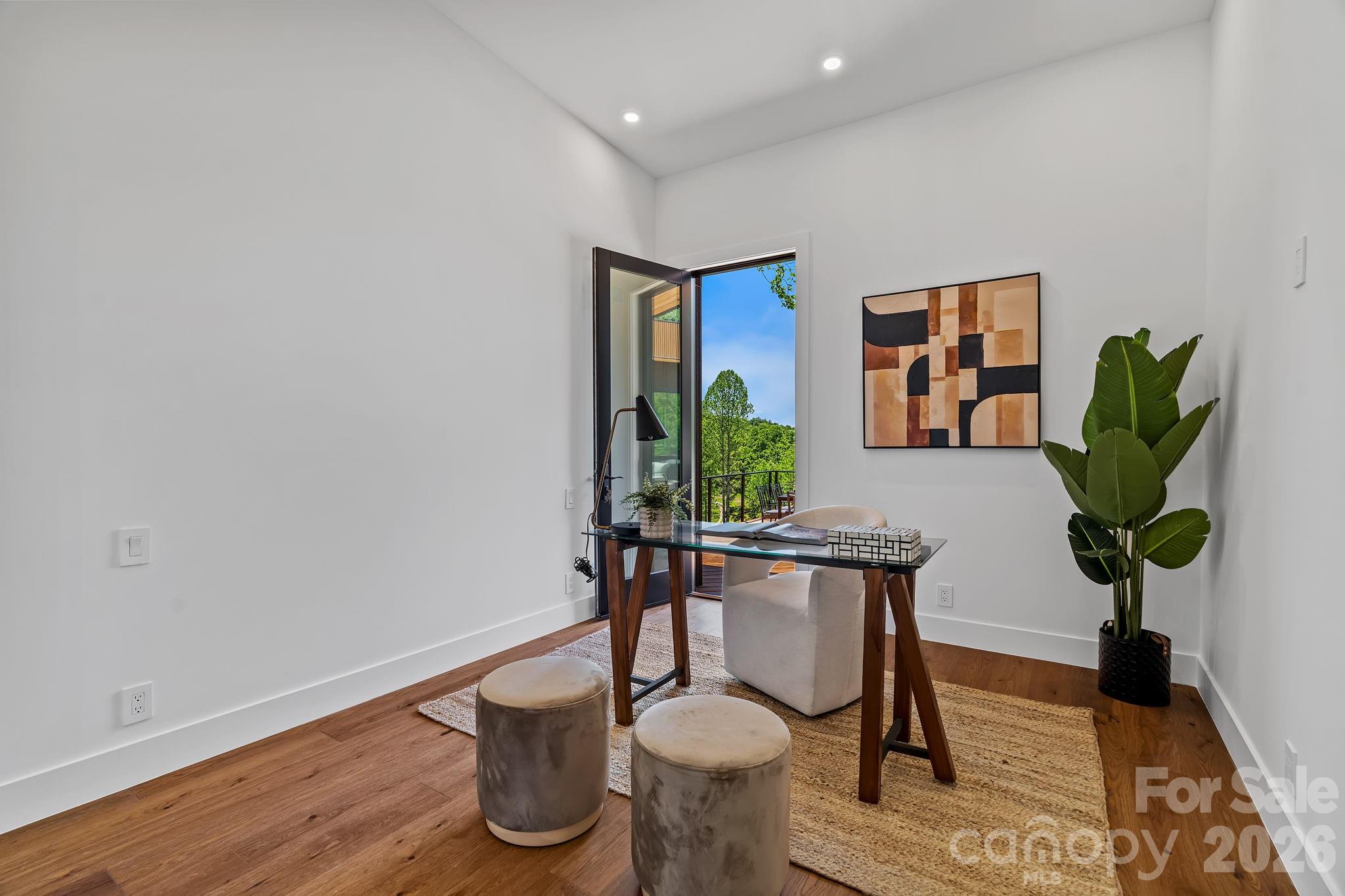 87 Verbania Road — Mills River