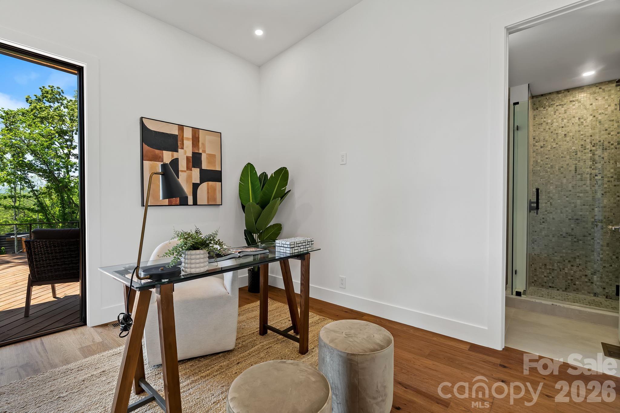 87 Verbania Road — Mills River