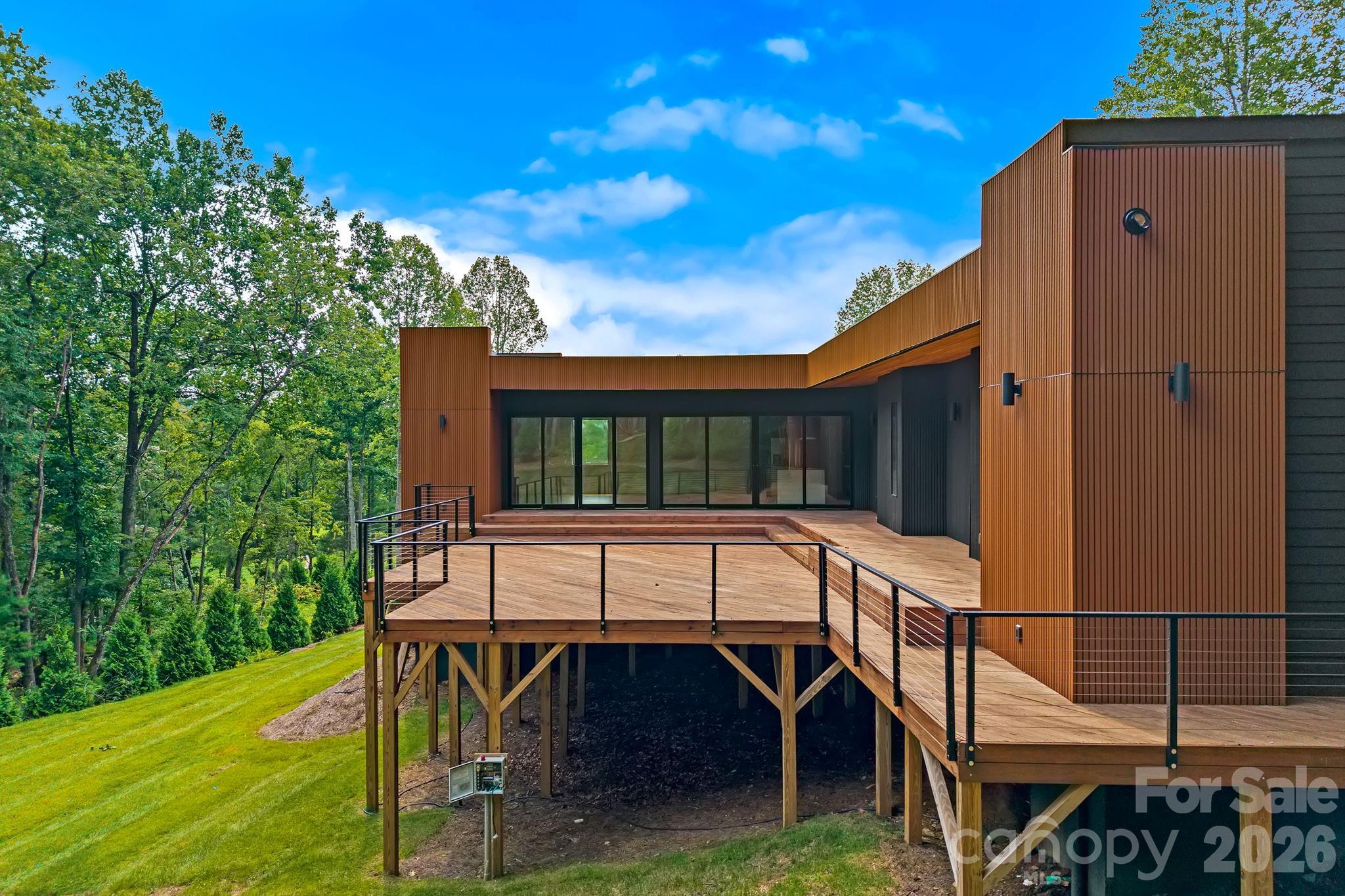 87 Verbania Road — Mills River