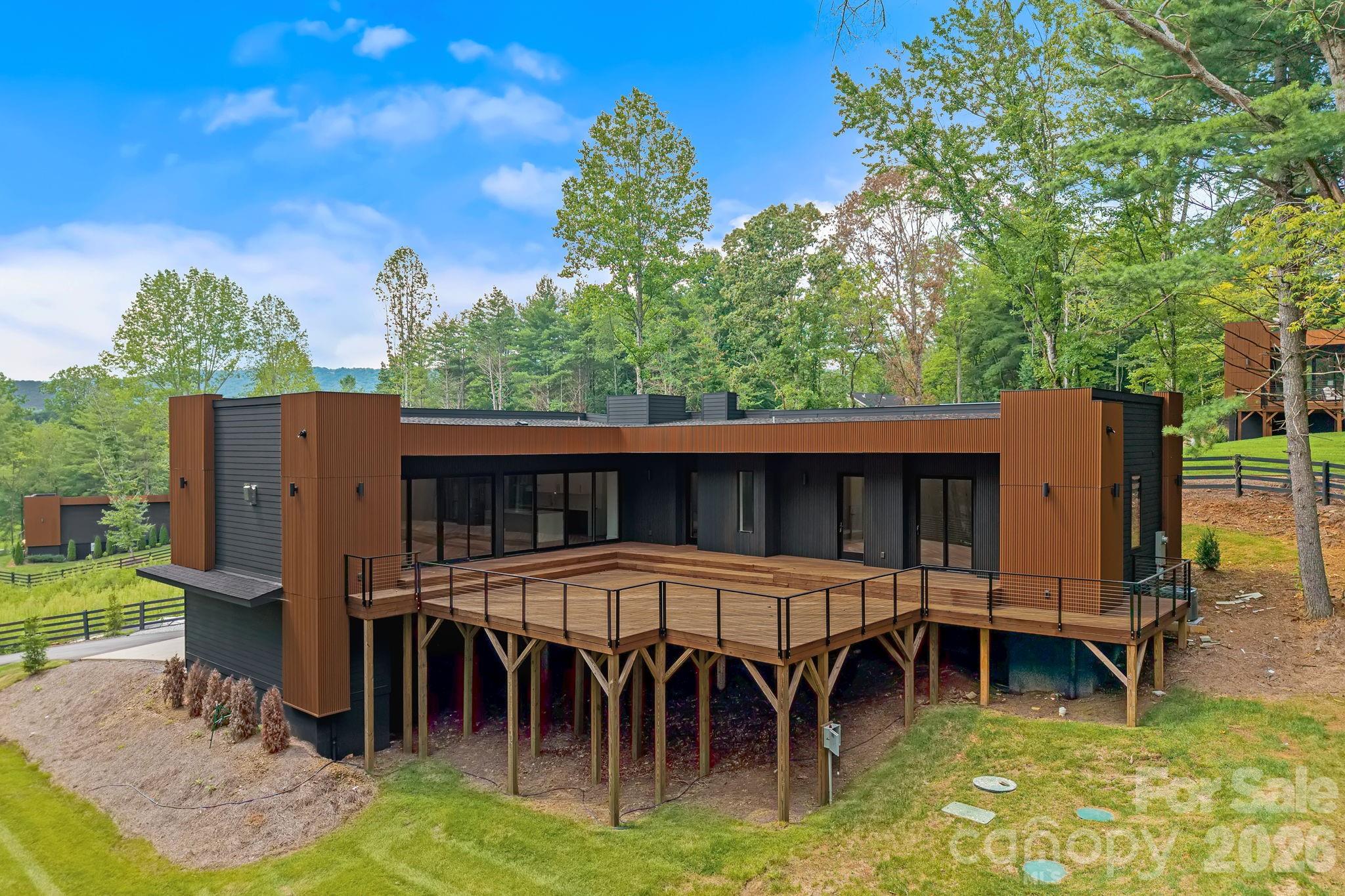 87 Verbania Road — Mills River
