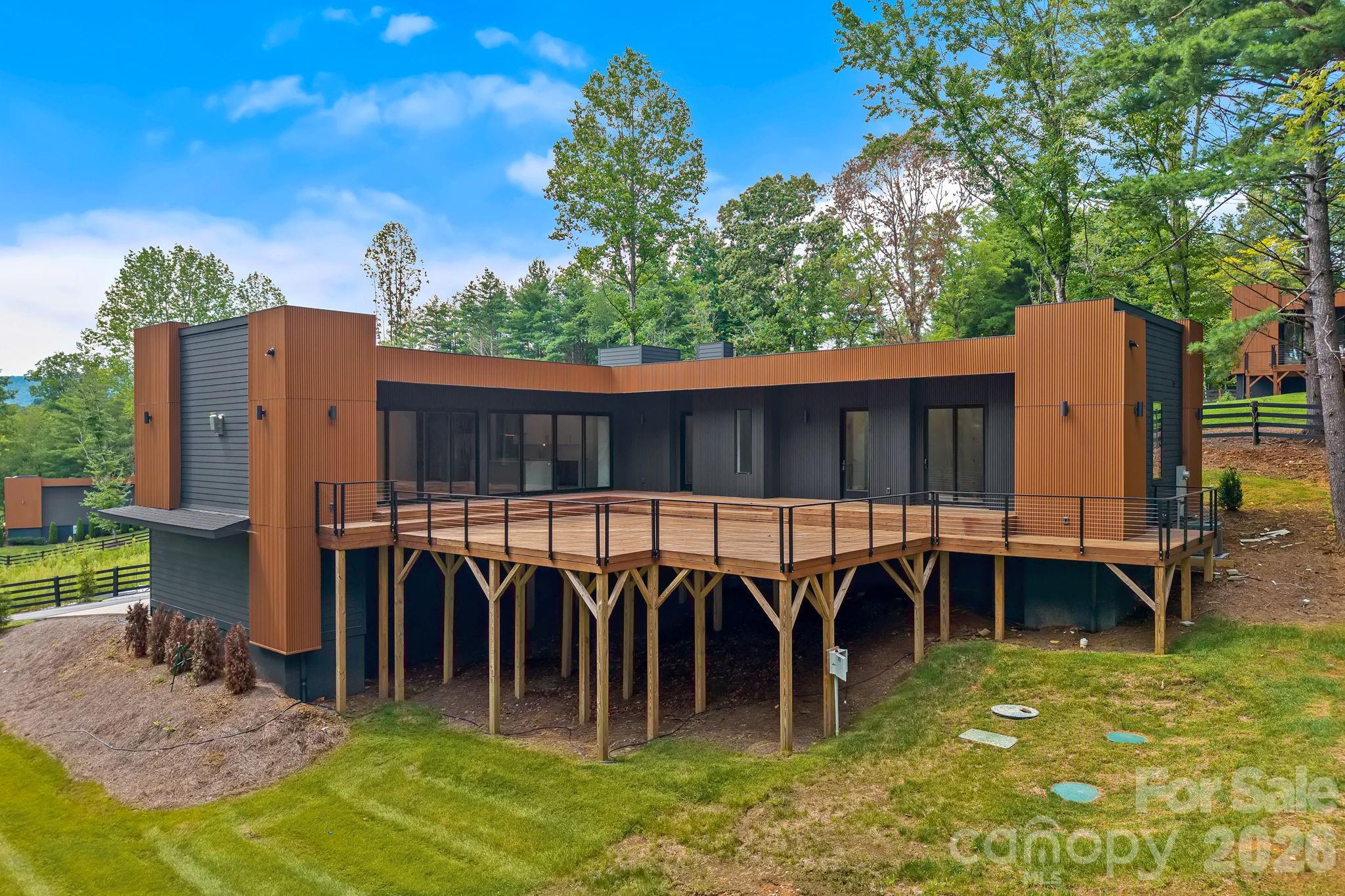 87 Verbania Road — Mills River