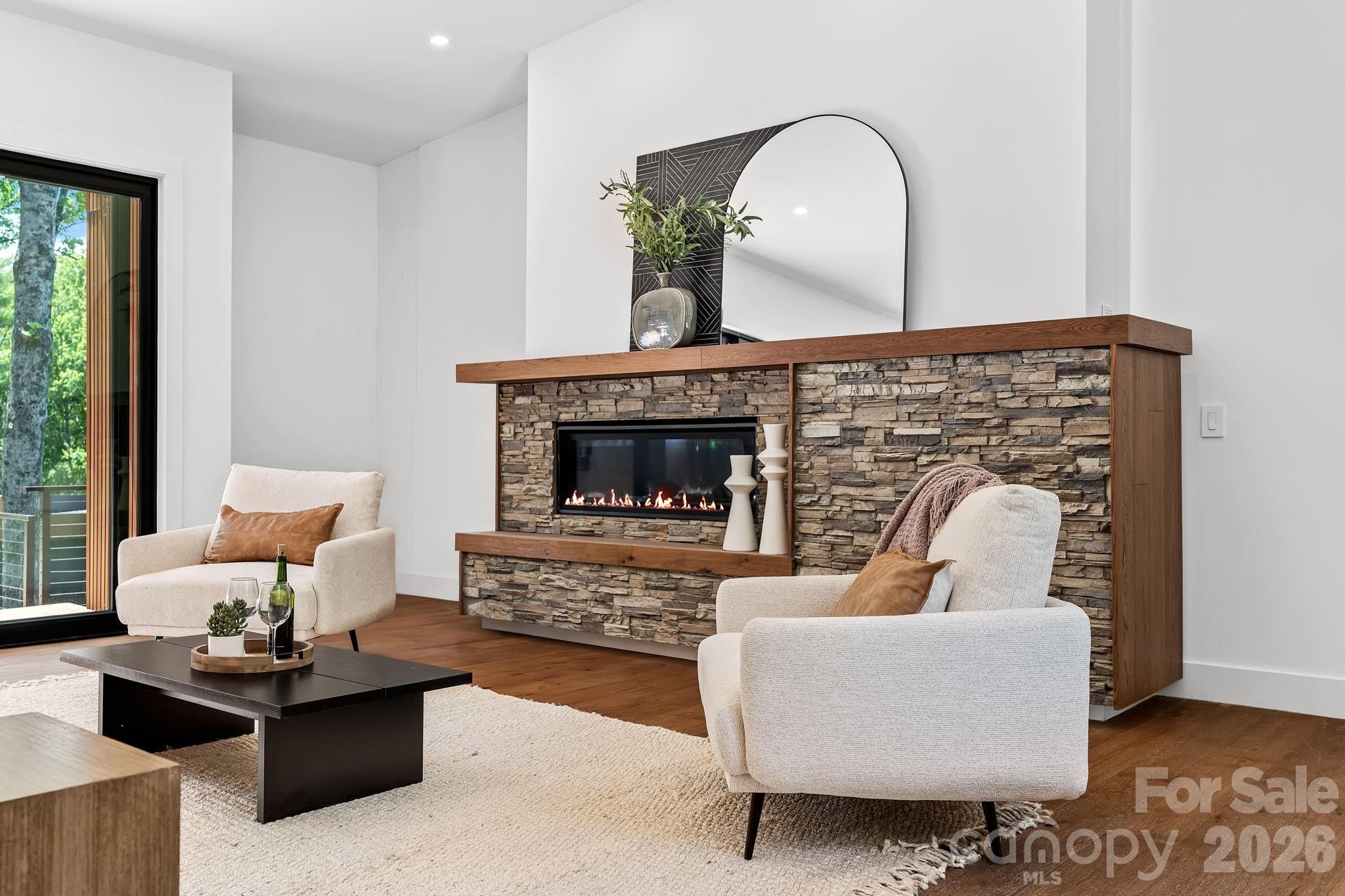 87 Verbania Road — Mills River
