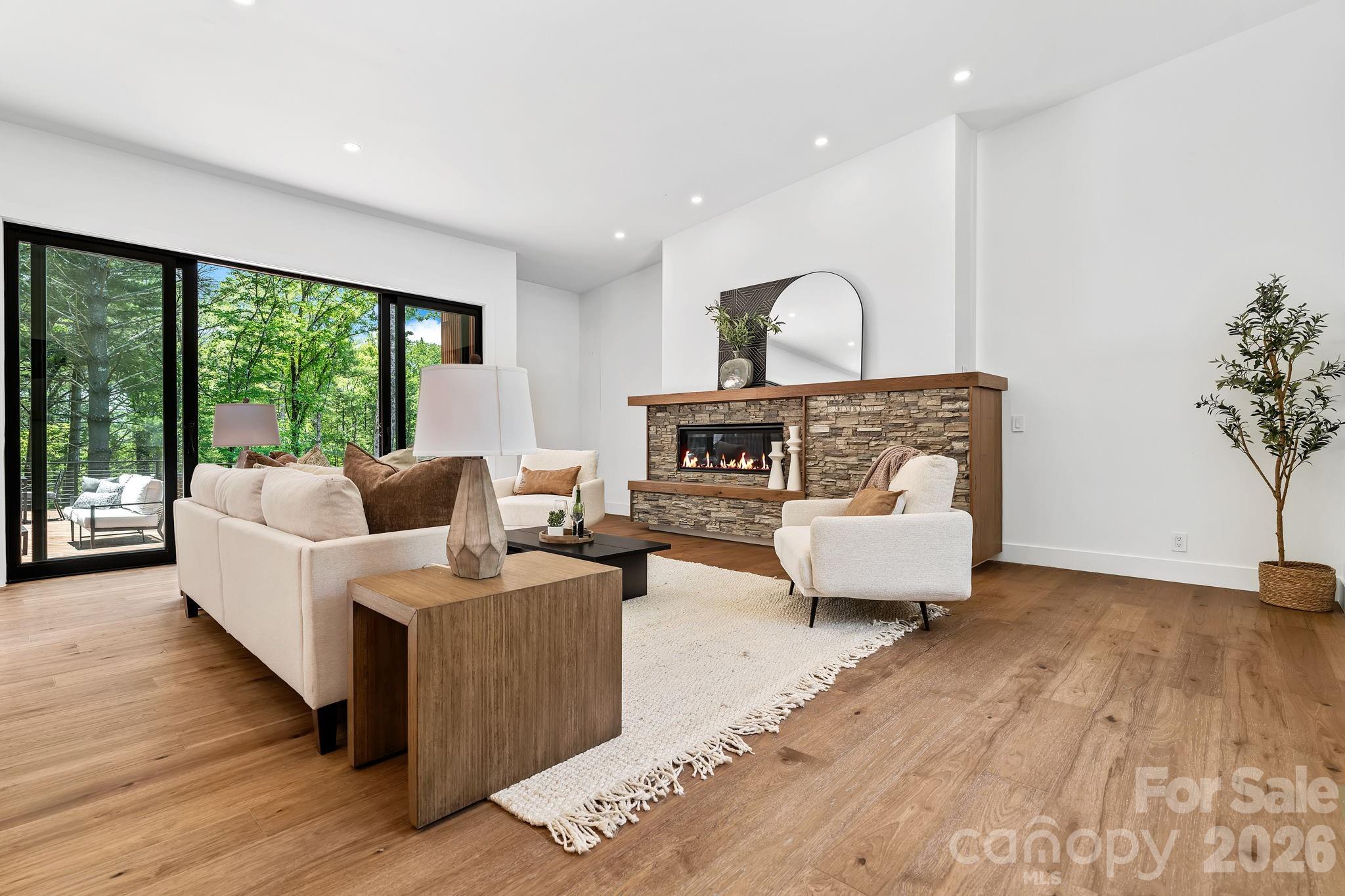 87 Verbania Road — Mills River