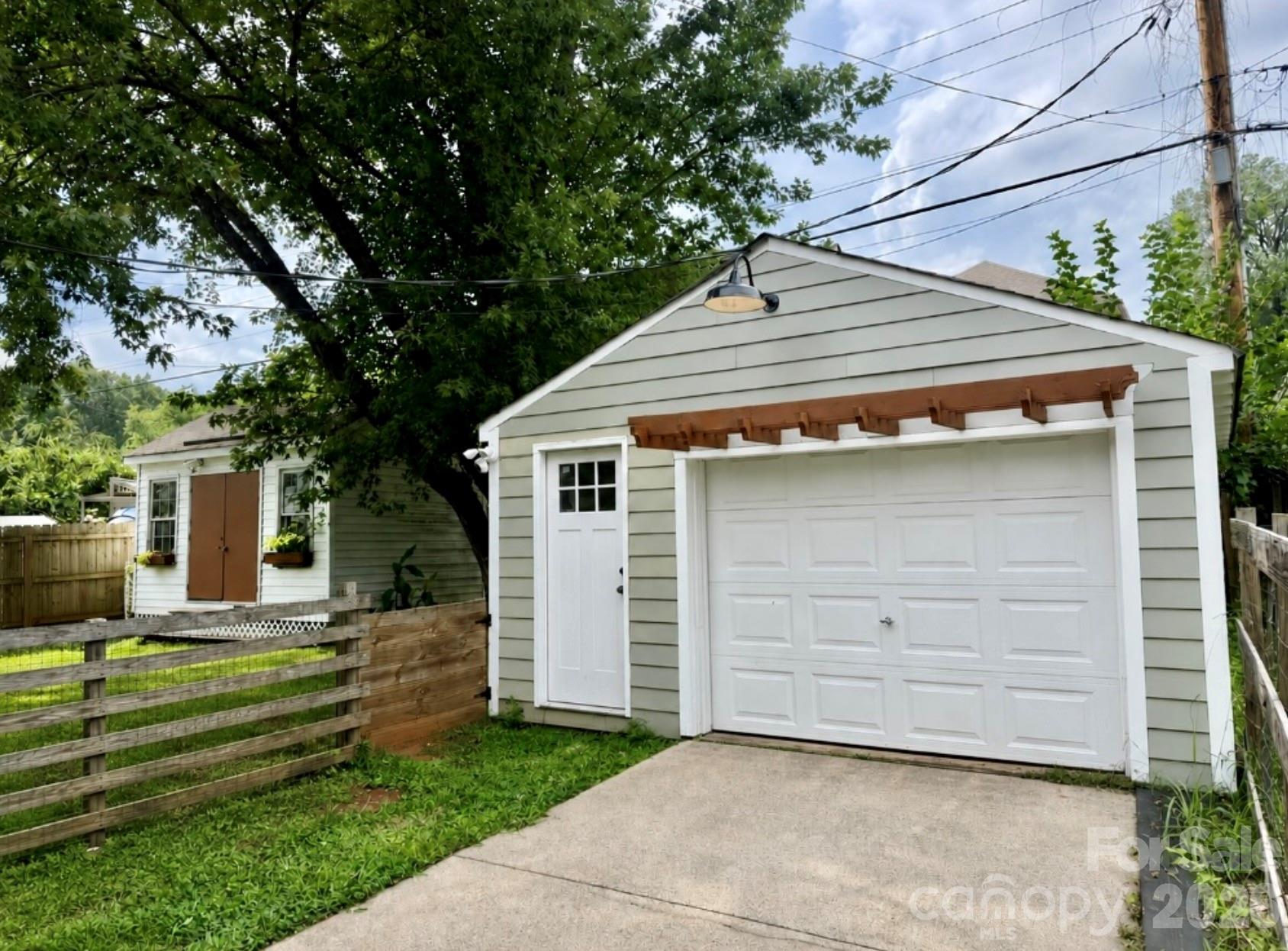 3407 Benard Avenue — Charlotte