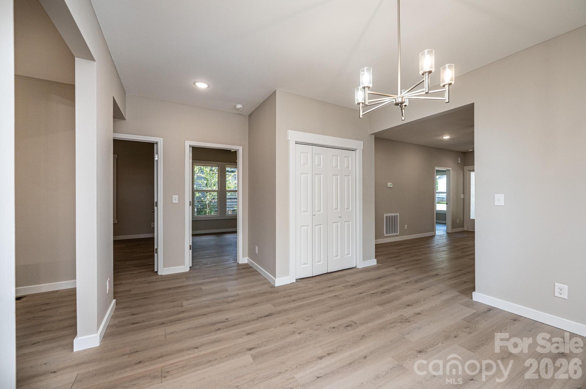 60 5th Street SE — Hickory