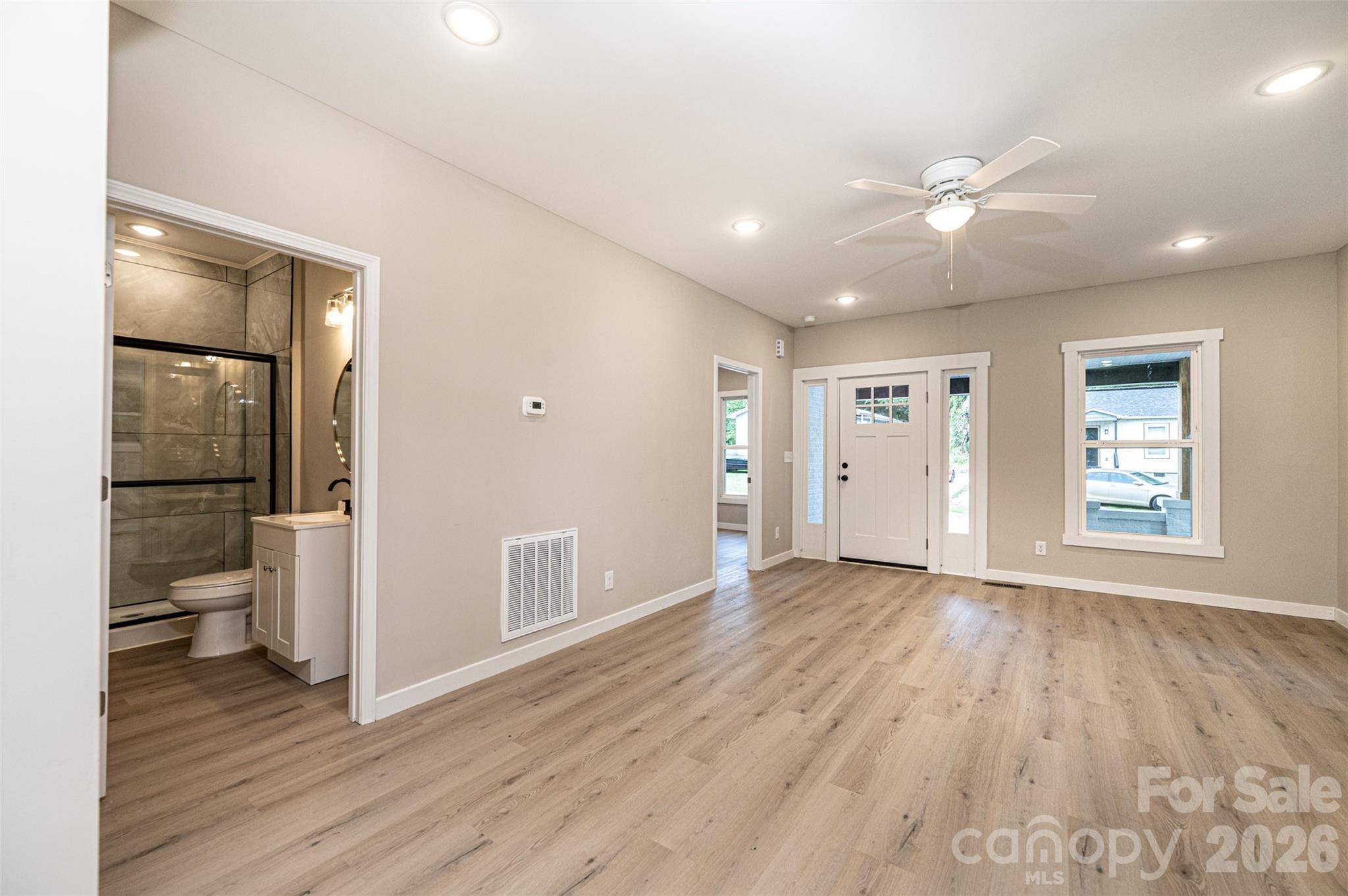 60 5th Street SE — Hickory