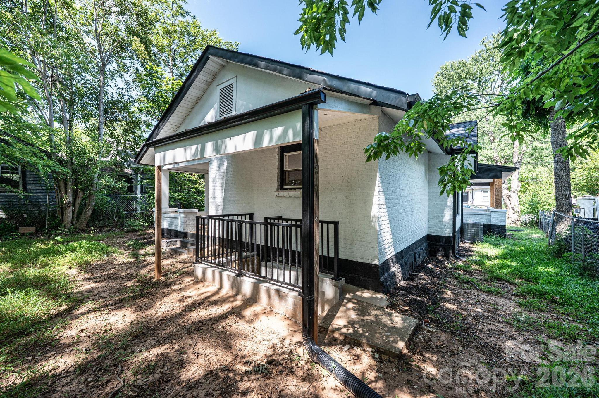 60 5th Street SE — Hickory