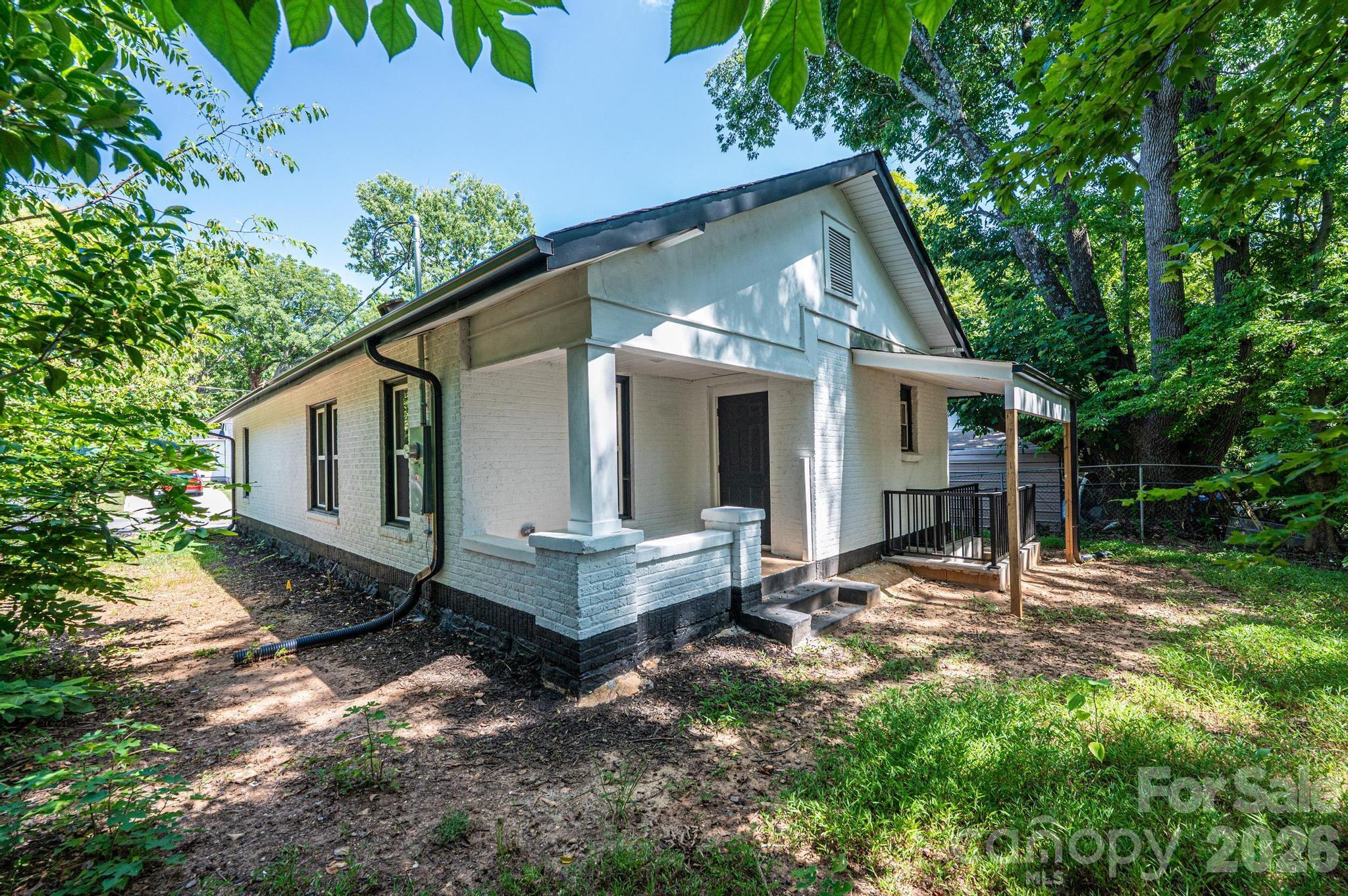 60 5th Street SE — Hickory