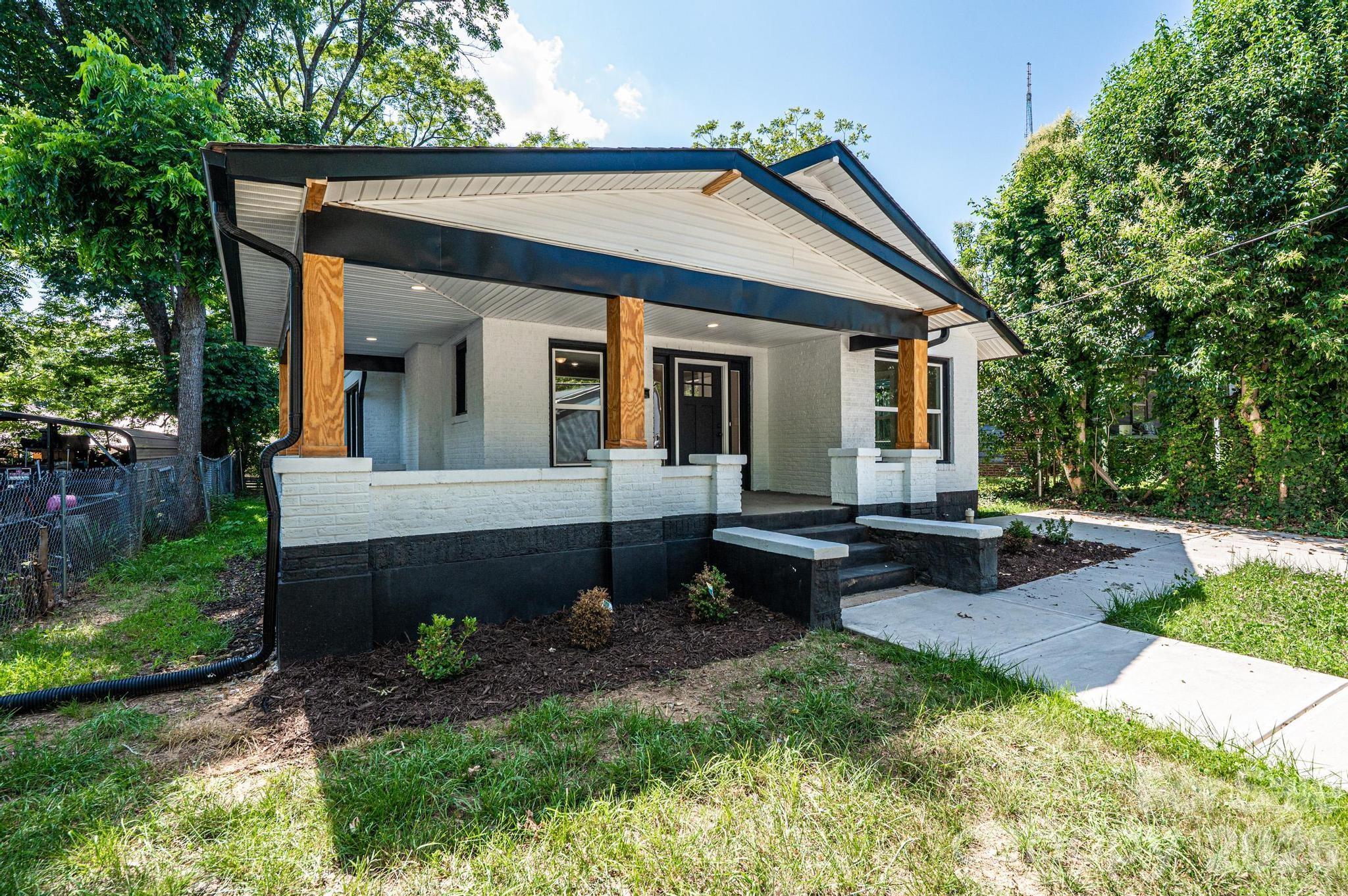 60 5th Street SE — Hickory