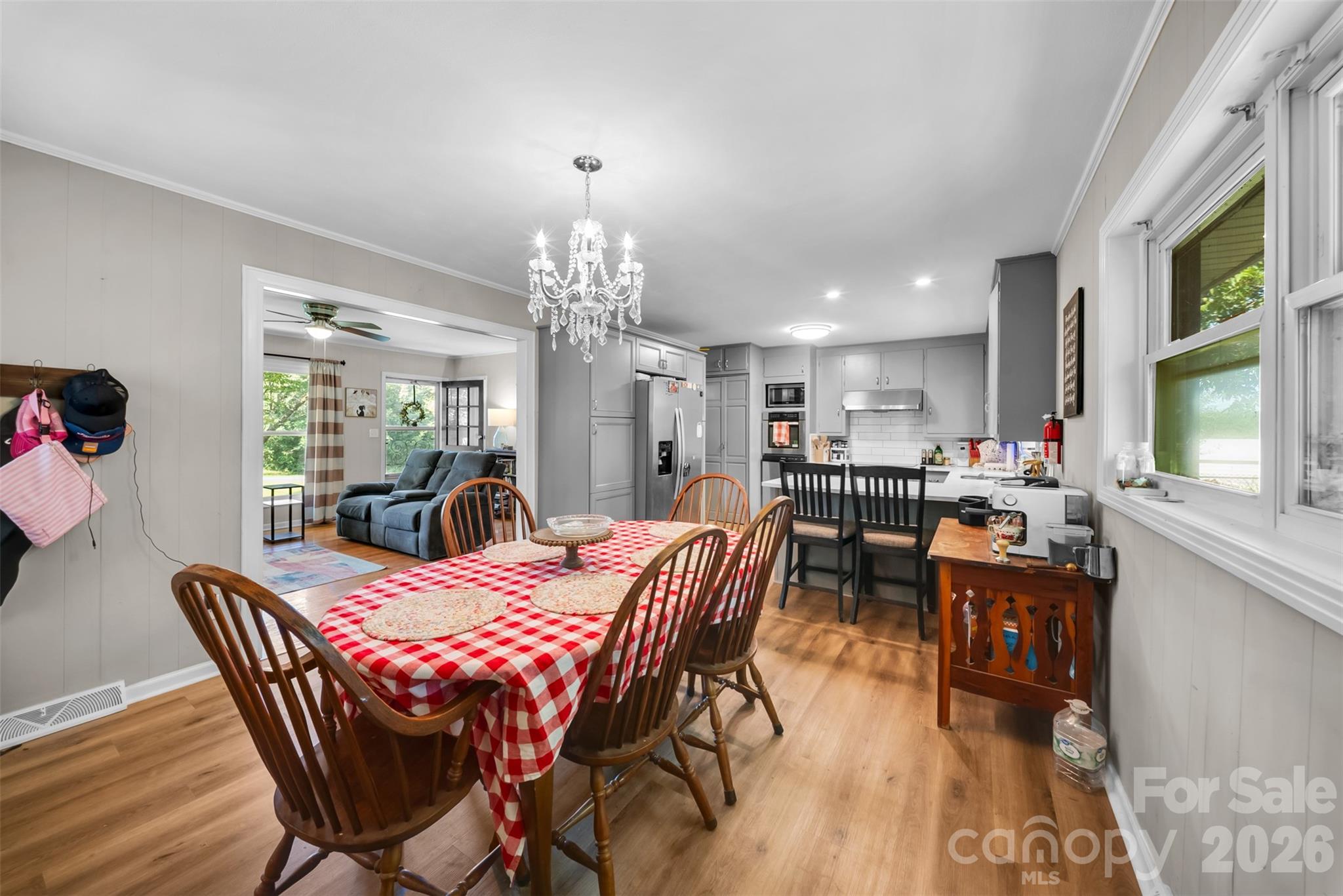 37631 Saw Mill Road — New London