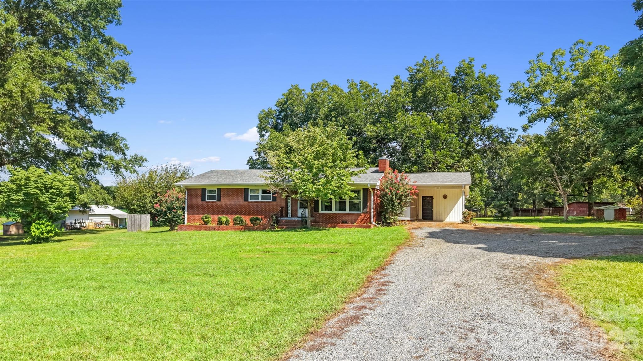 37631 Saw Mill Road — New London