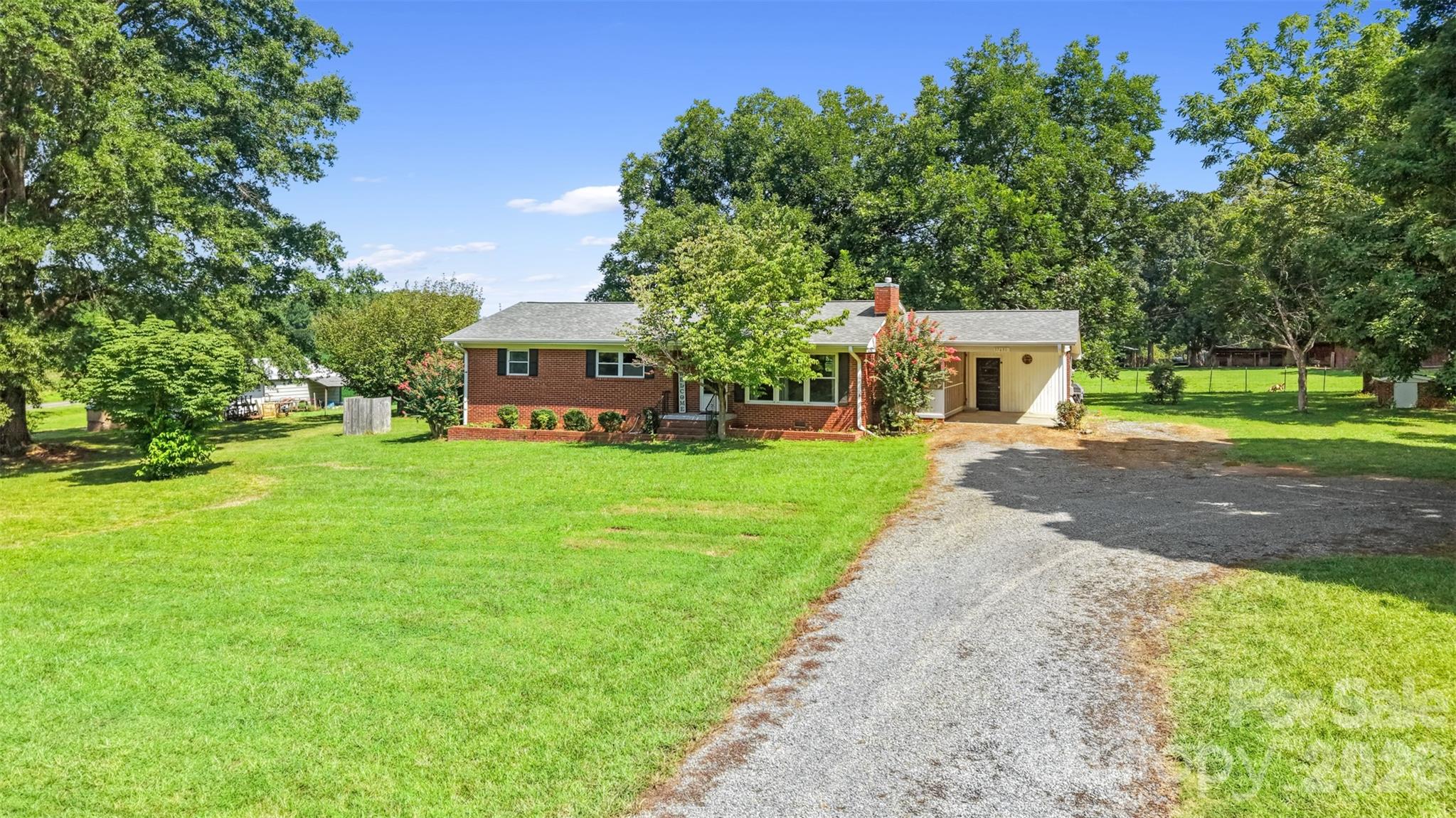 37631 Saw Mill Road — New London