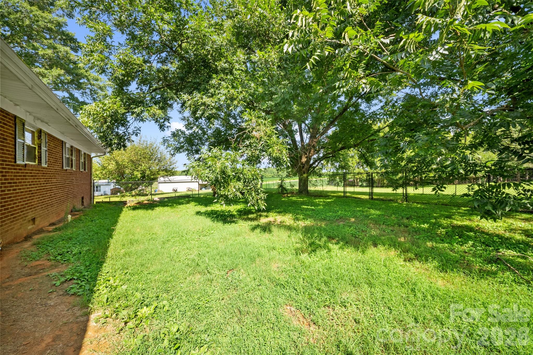 37631 Saw Mill Road — New London