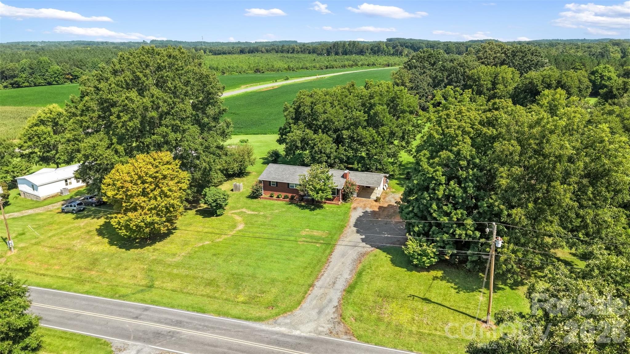 37631 Saw Mill Road — New London
