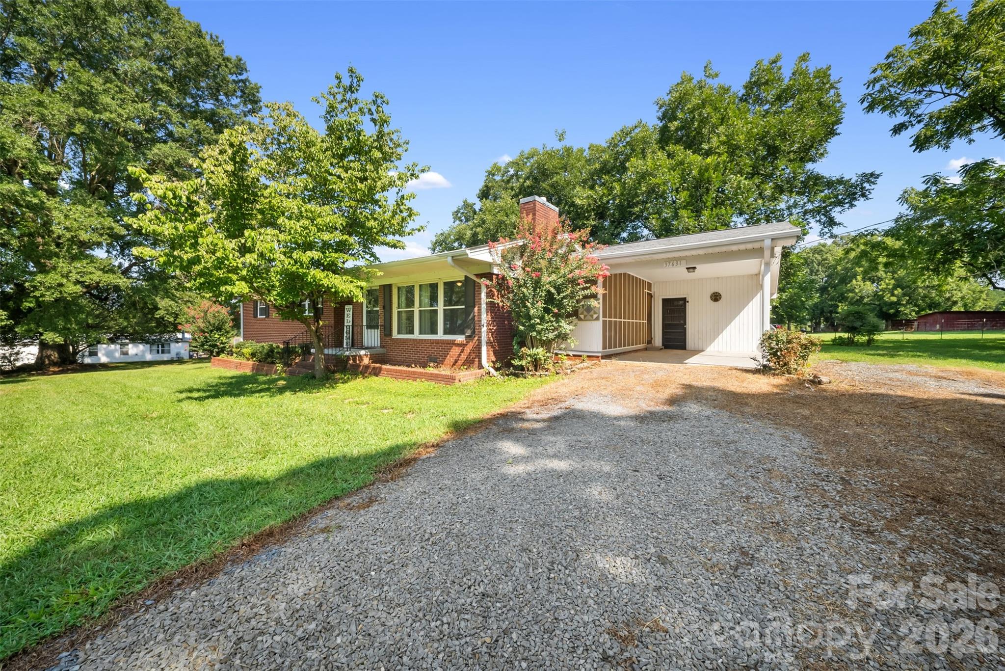 37631 Saw Mill Road — New London