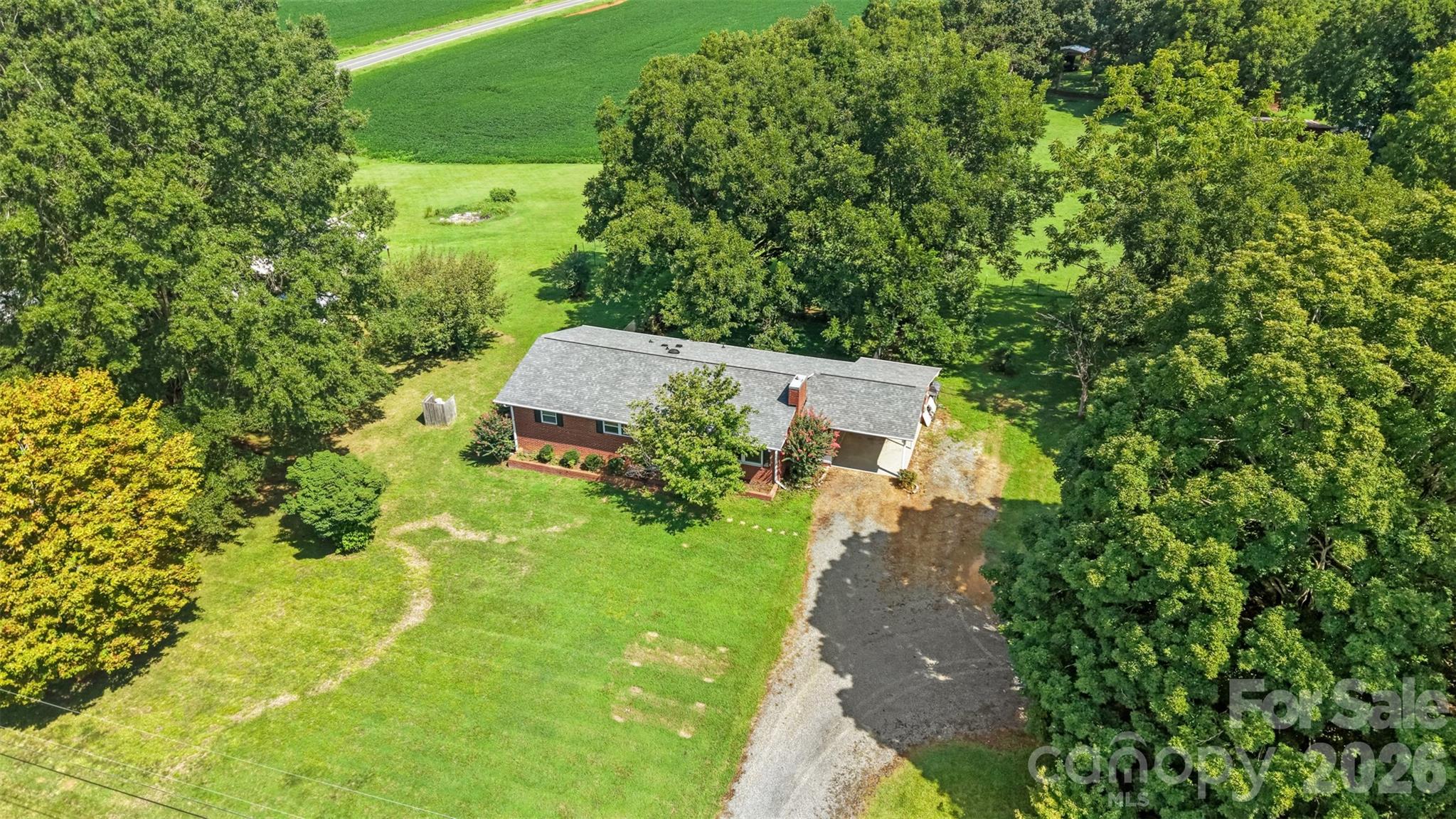37631 Saw Mill Road — New London