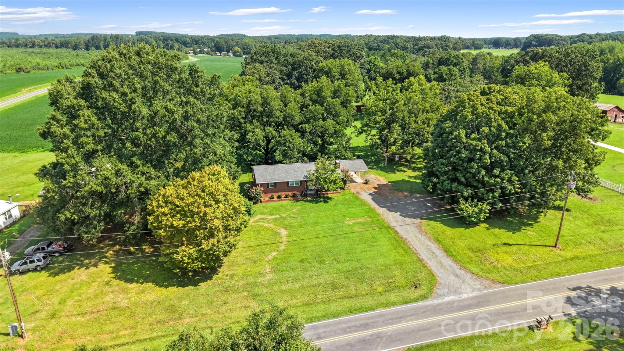 37631 Saw Mill Road — New London