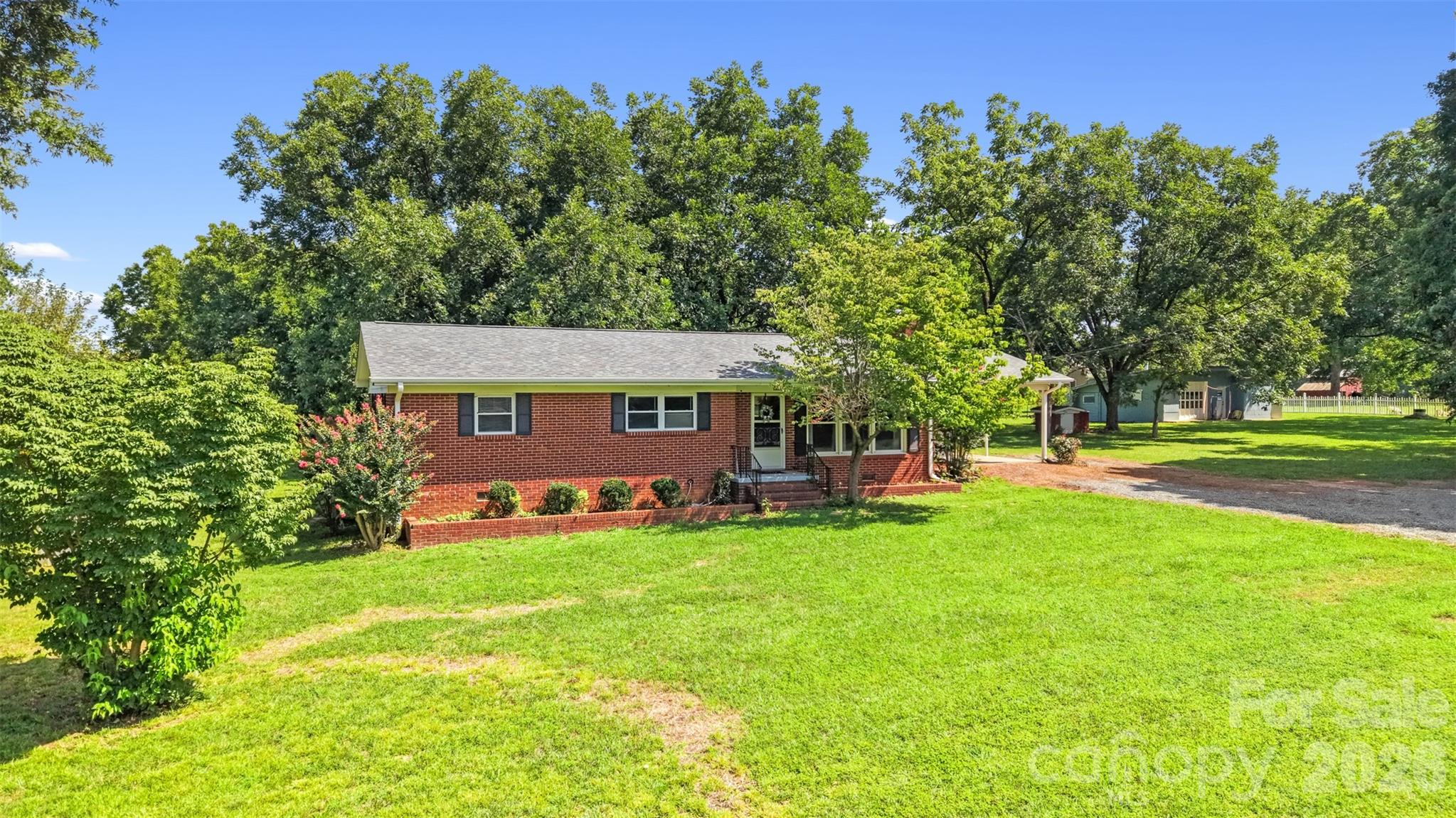 37631 Saw Mill Road — New London