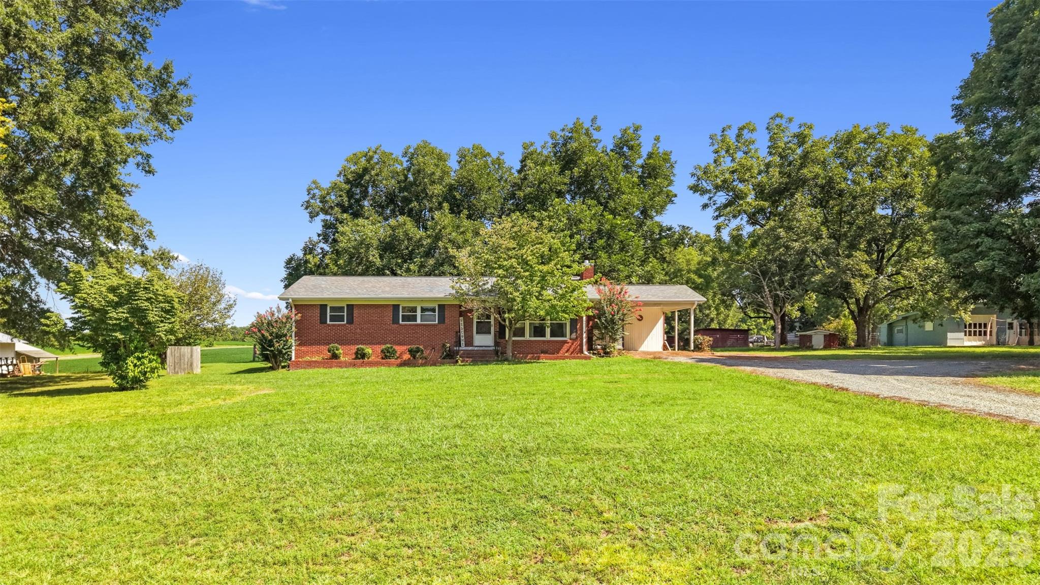 37631 Saw Mill Road — New London