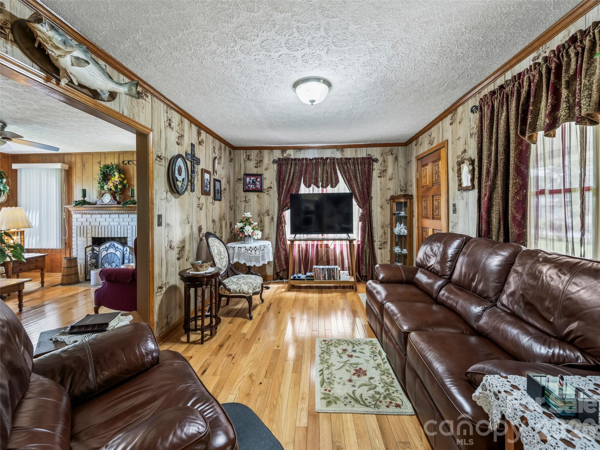 53 Salem Road — Weaverville