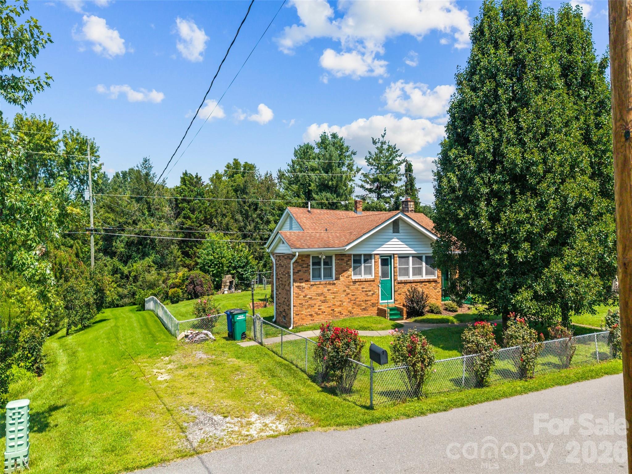53 Salem Road — Weaverville