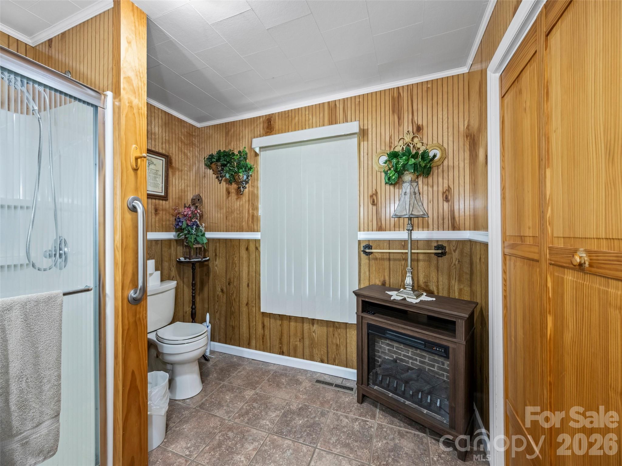 53 Salem Road — Weaverville