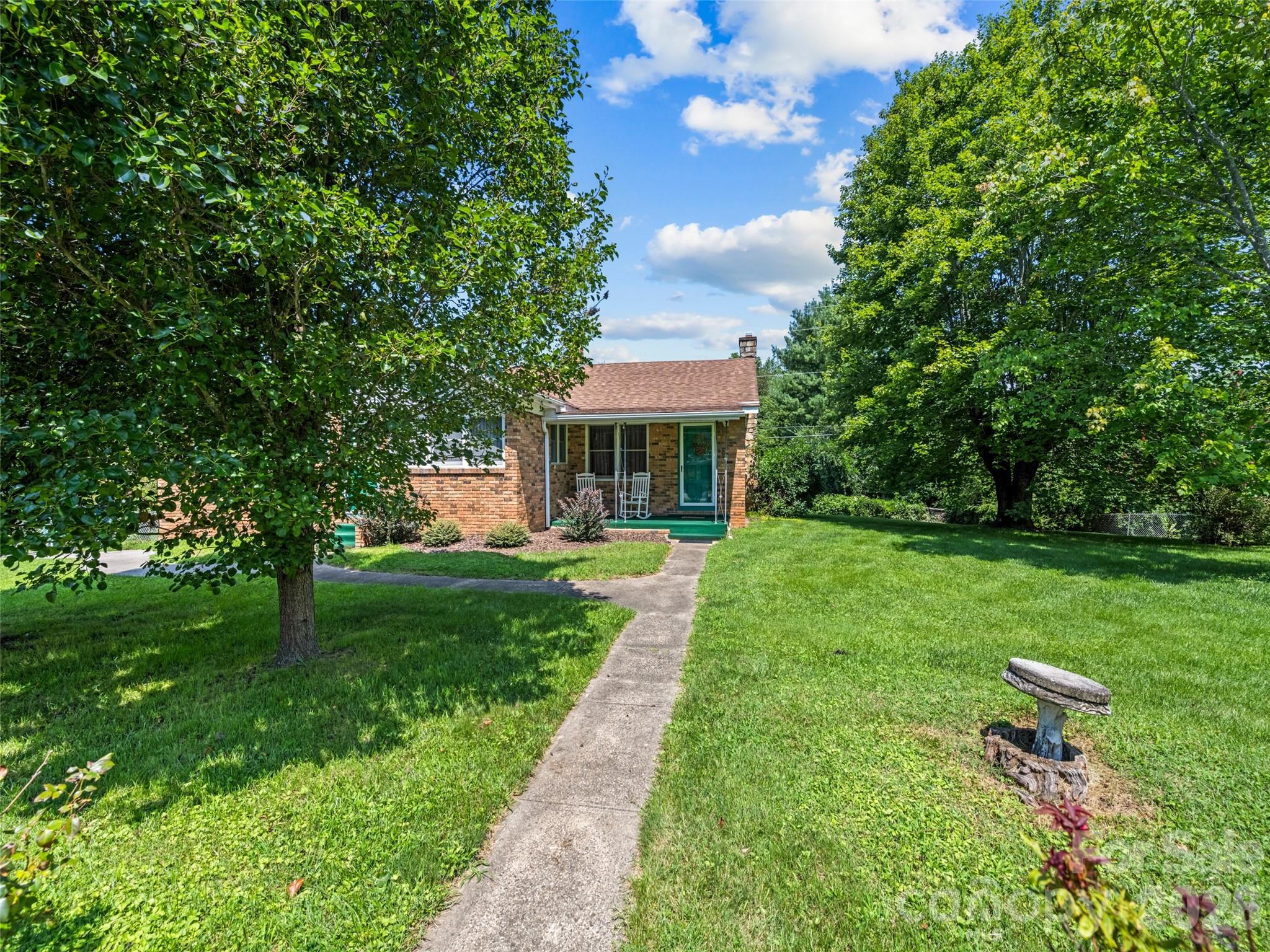 53 Salem Road — Weaverville