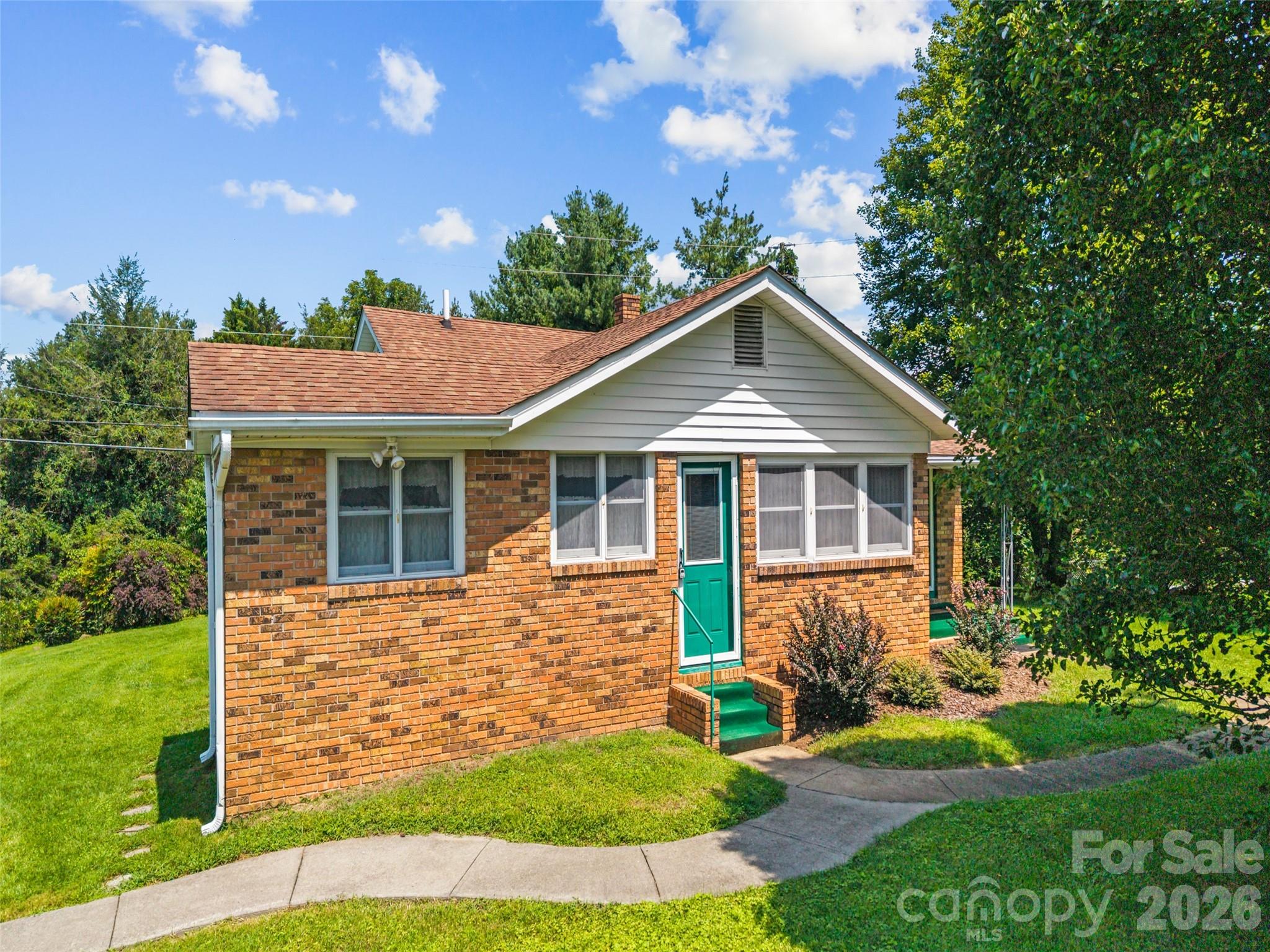 53 Salem Road — Weaverville