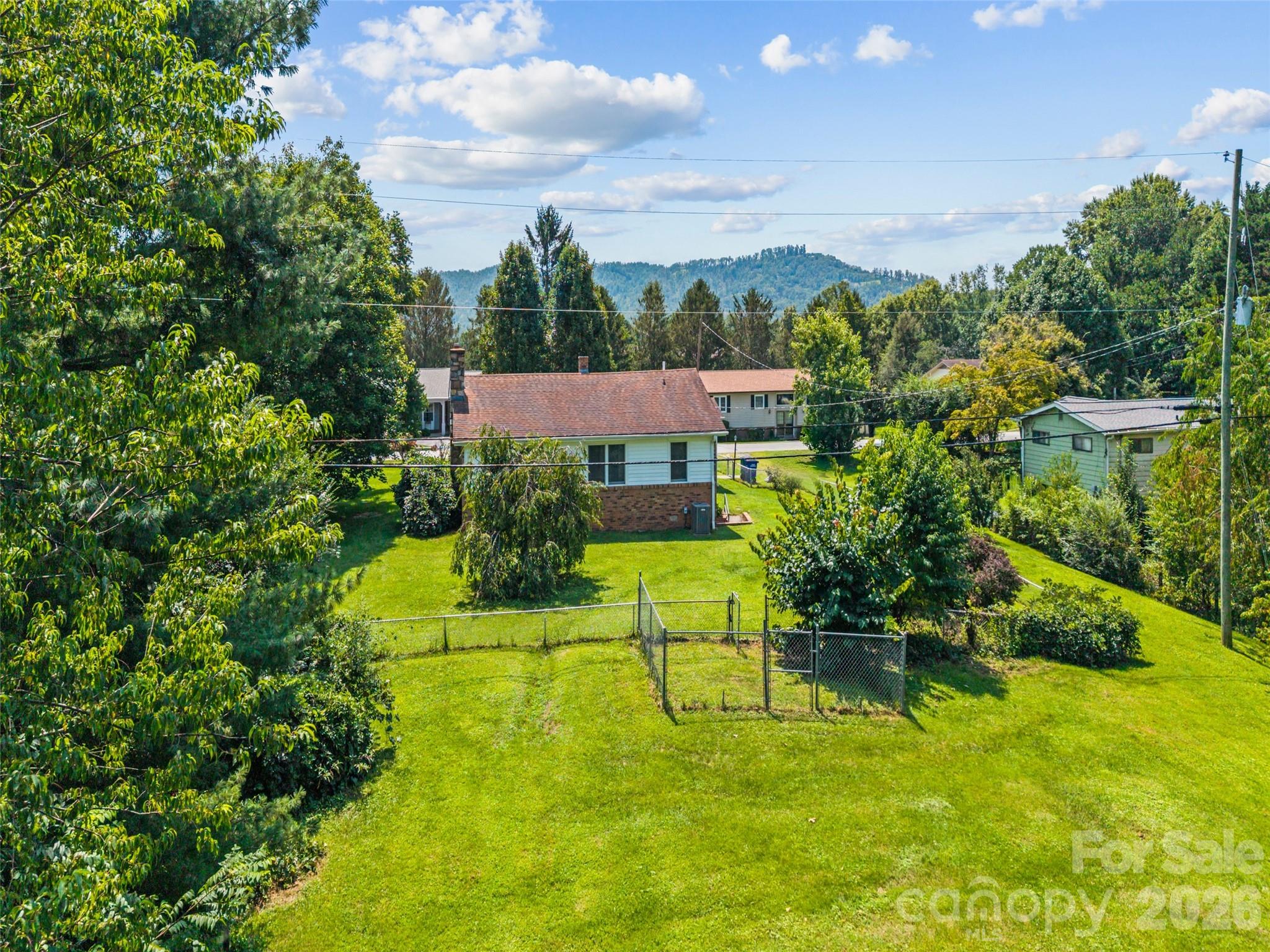 53 Salem Road — Weaverville