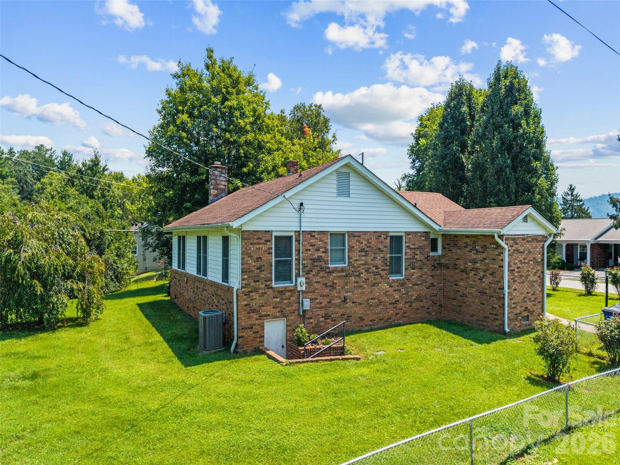 53 Salem Road — Weaverville