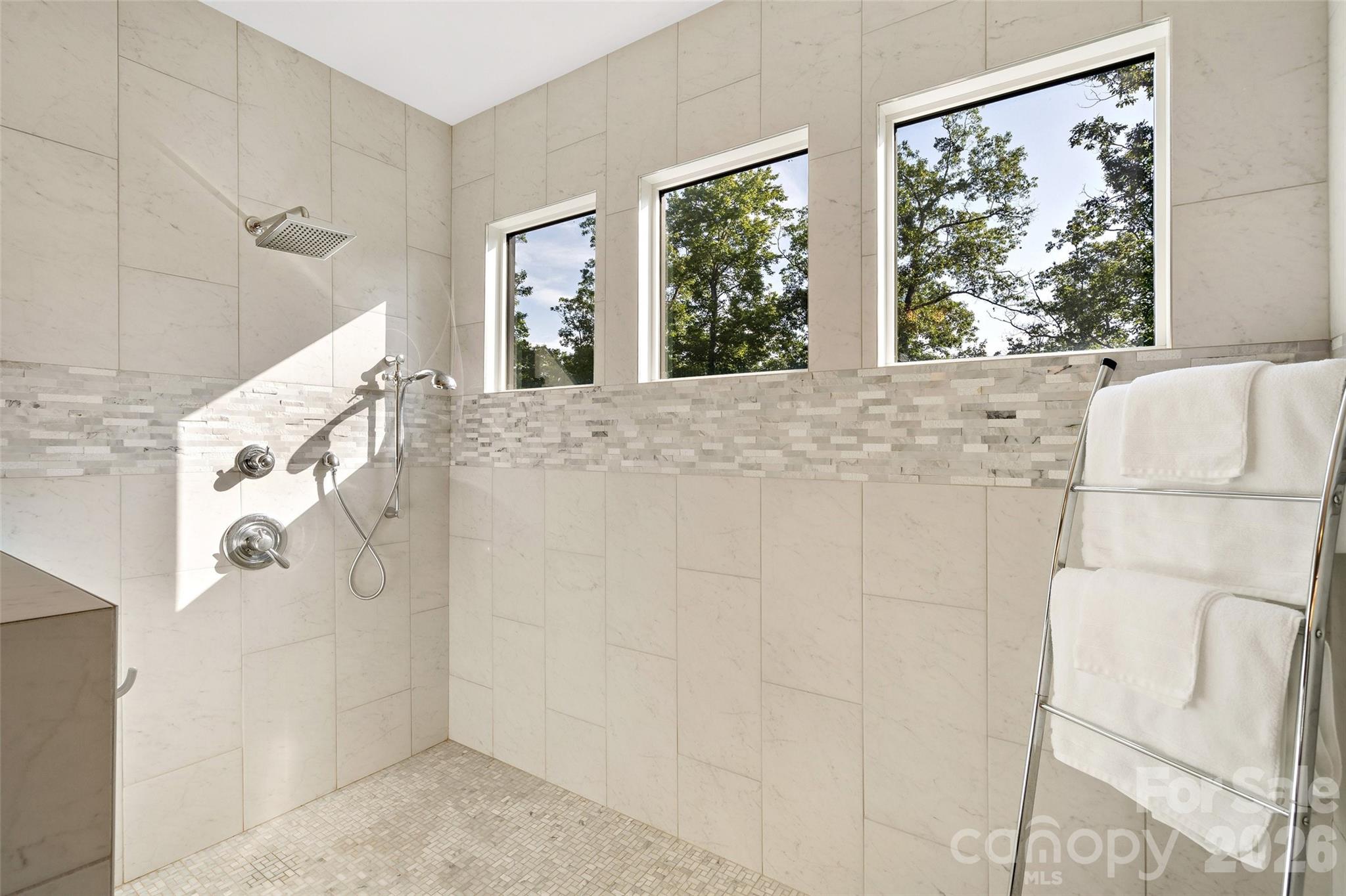6521 Lake James Road — Marion