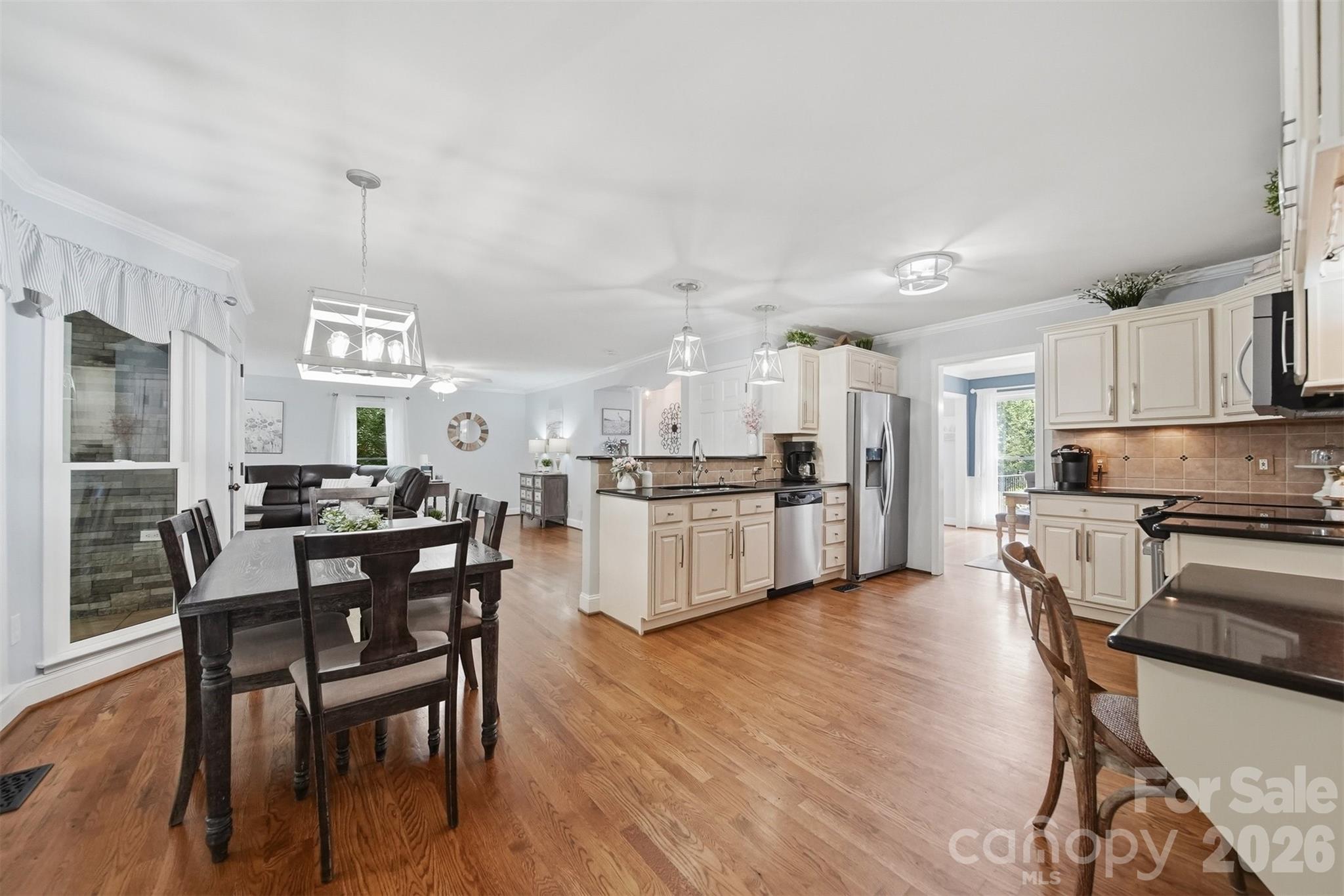 6253 Riviera Run Estates Drive — Hickory