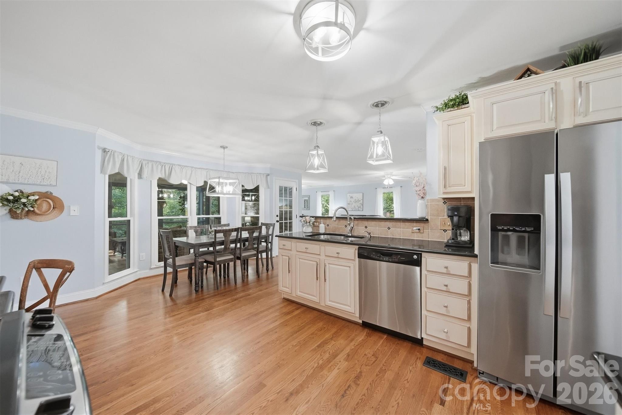 6253 Riviera Run Estates Drive — Hickory