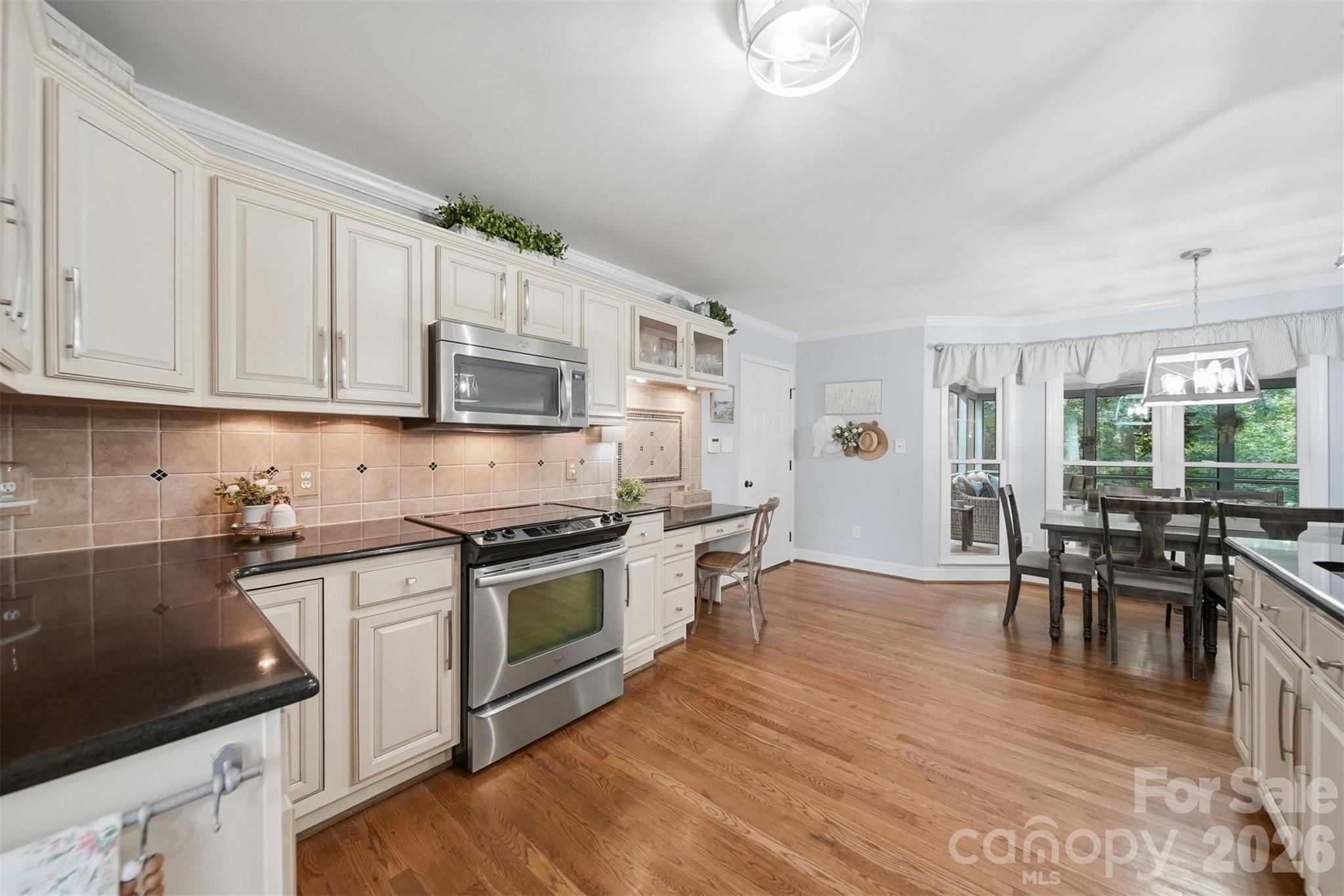 6253 Riviera Run Estates Drive — Hickory
