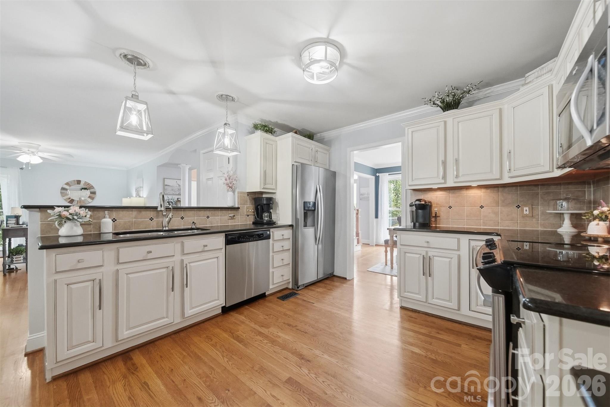 6253 Riviera Run Estates Drive — Hickory