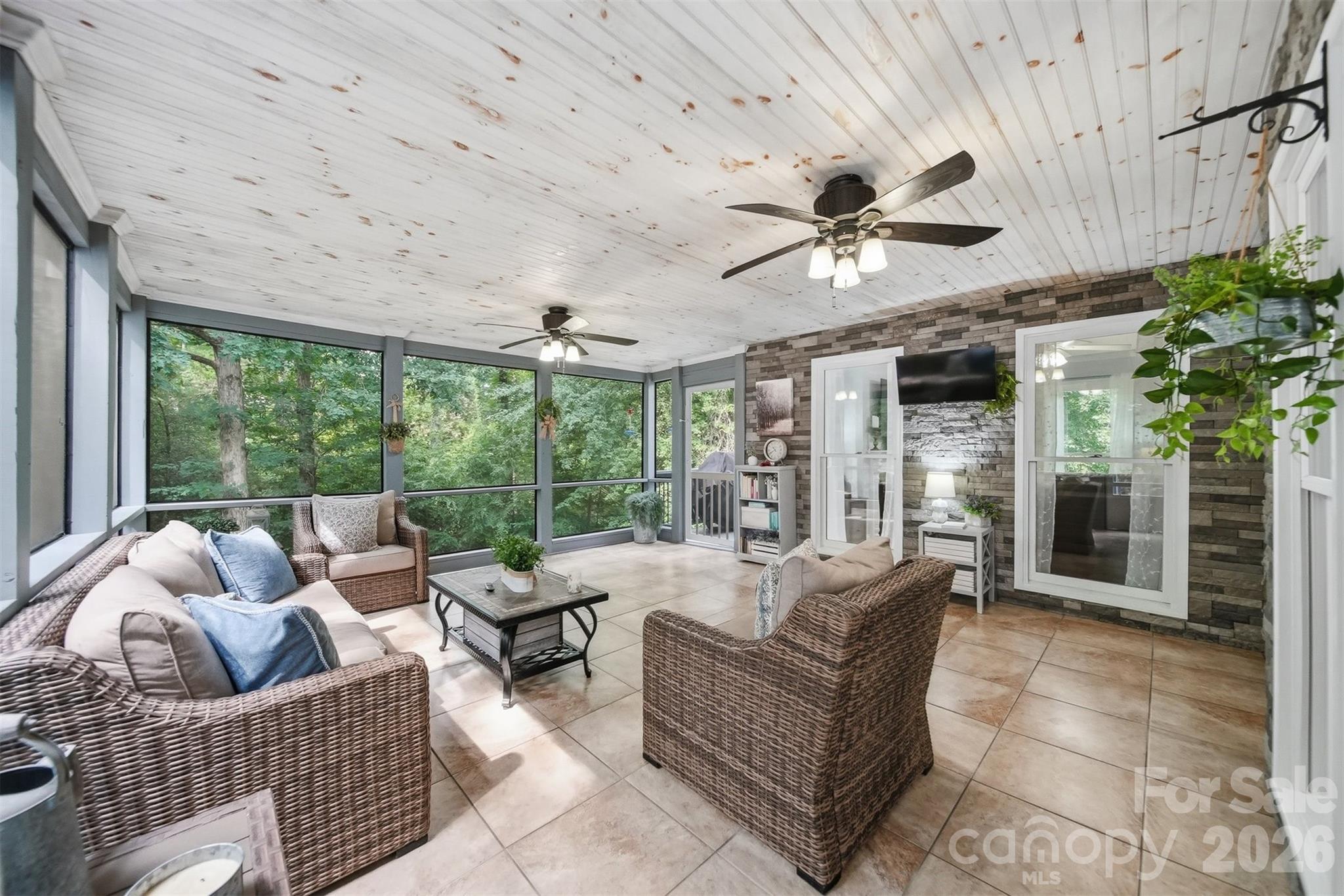 6253 Riviera Run Estates Drive — Hickory