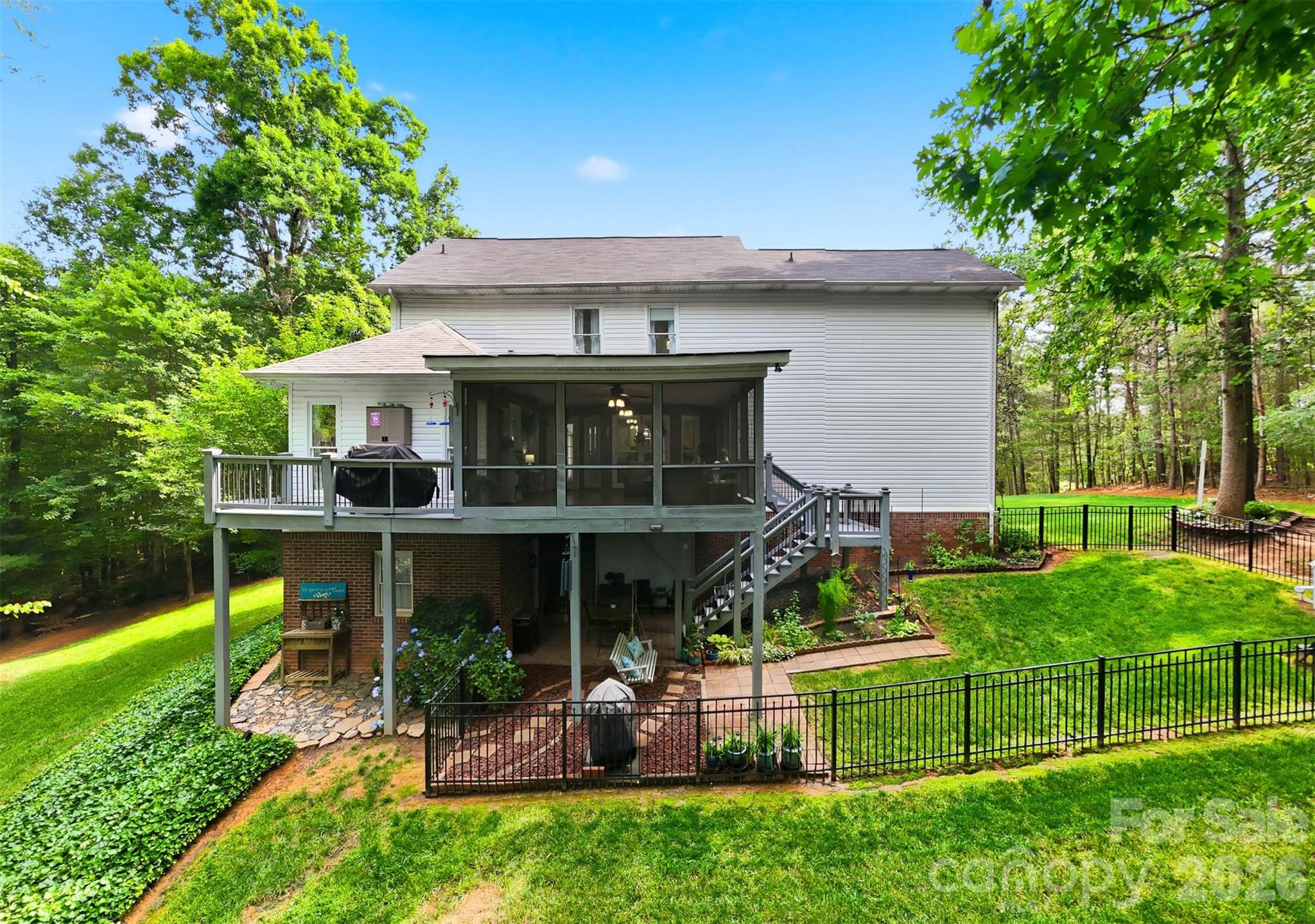 6253 Riviera Run Estates Drive — Hickory