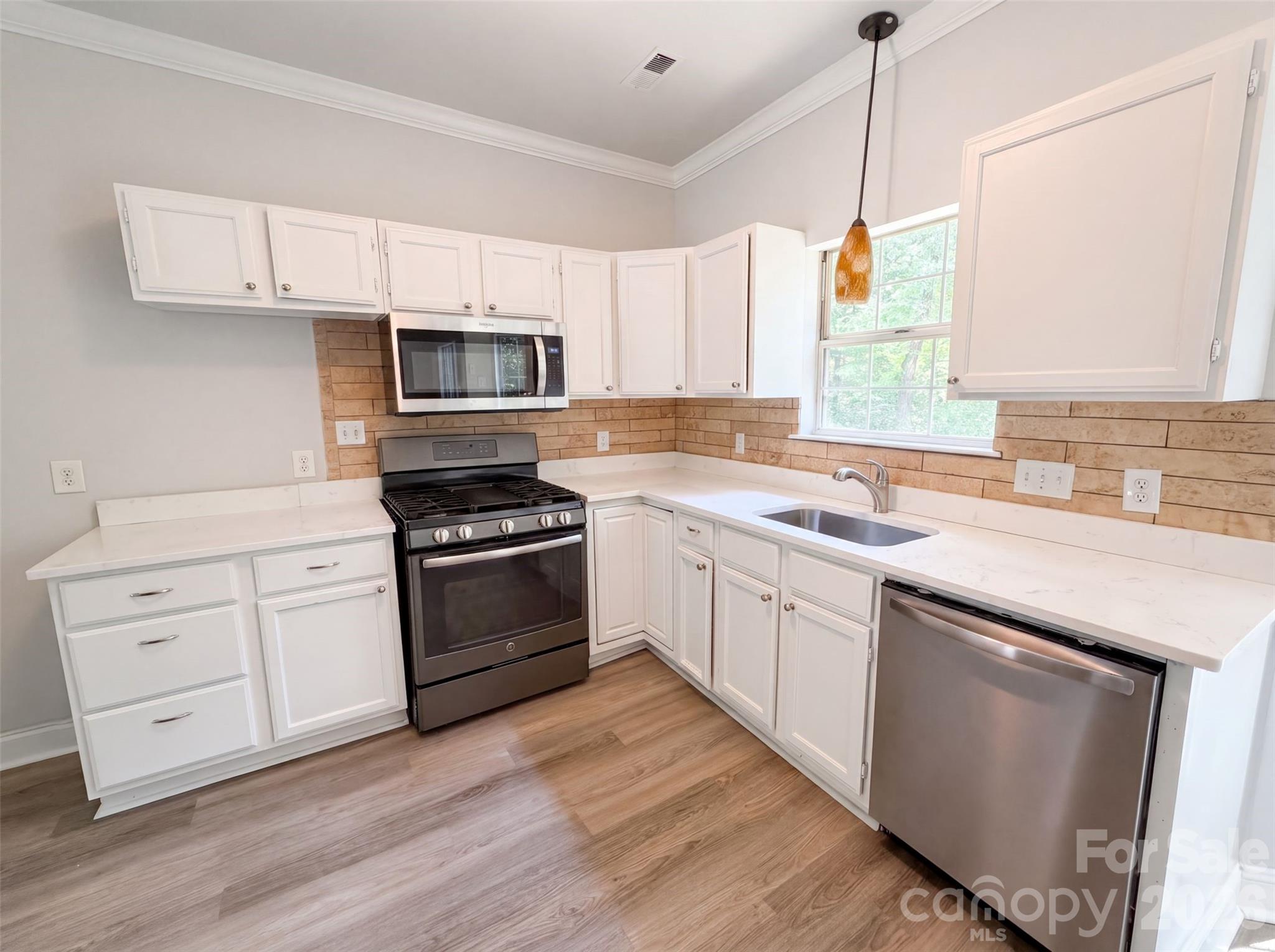 1604 Rocky Glen Lane — Charlotte