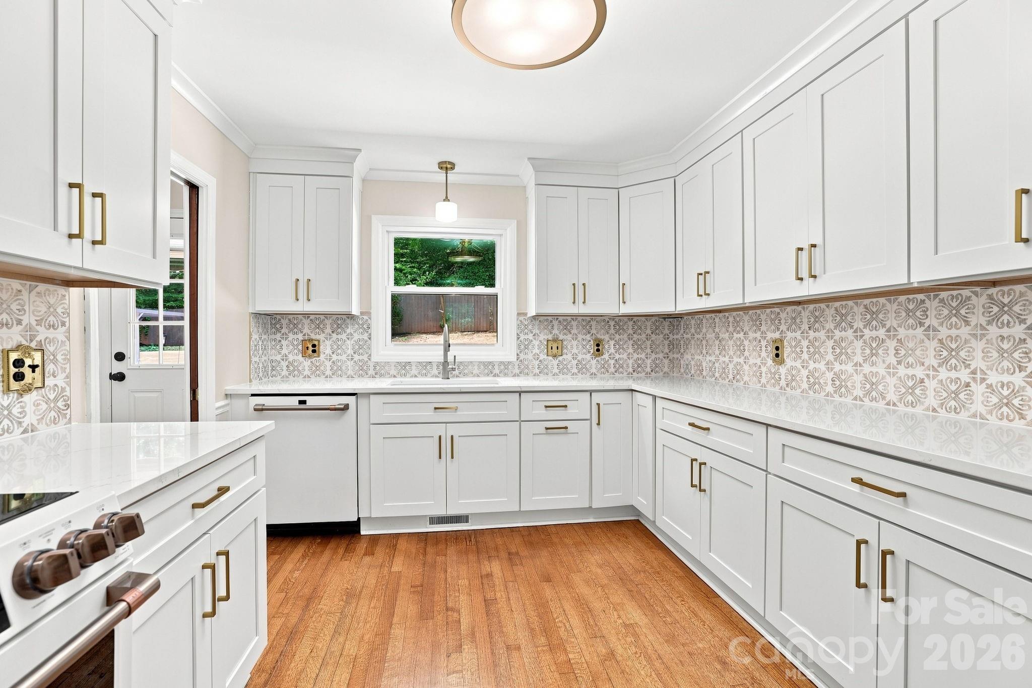 514 Belwood Drive — Belmont