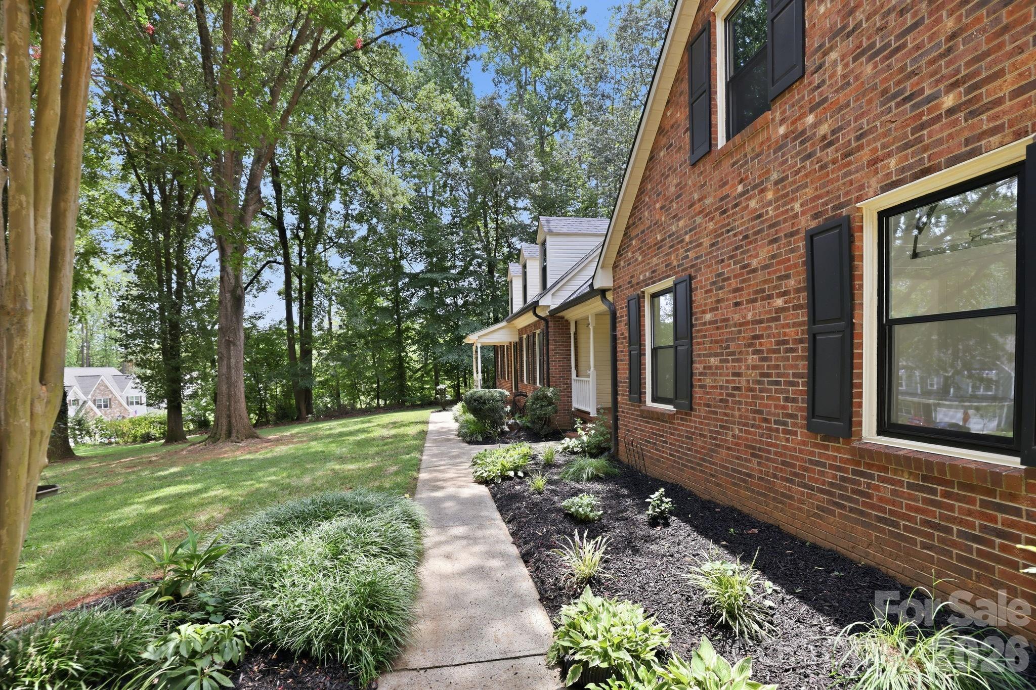 514 Belwood Drive — Belmont