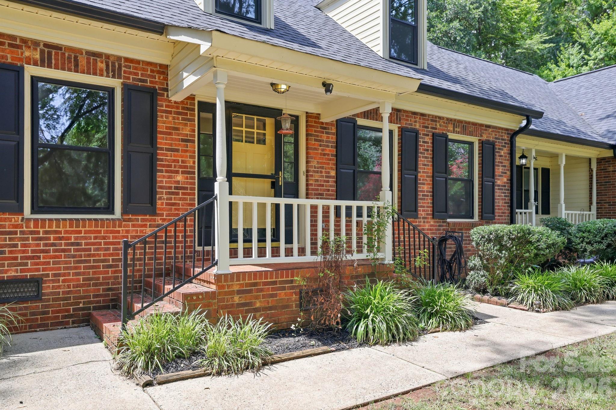 514 Belwood Drive — Belmont