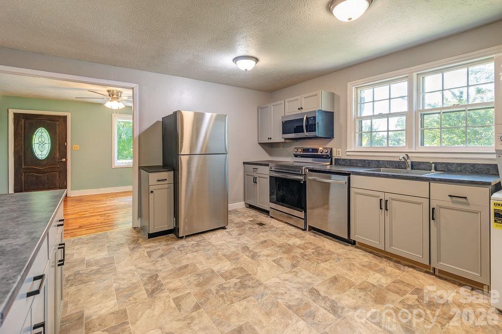 4 La Rue Street — Asheville
