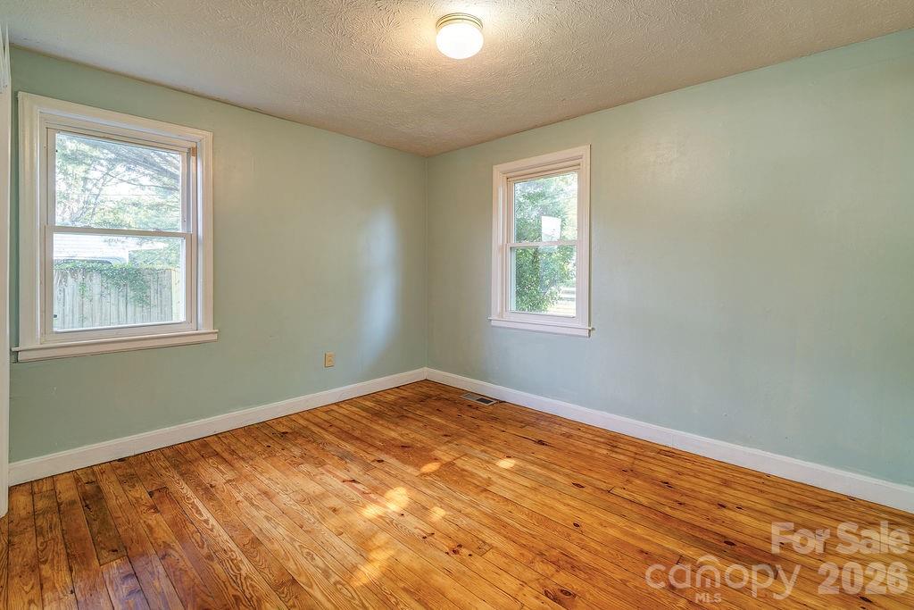 4 La Rue Street — Asheville
