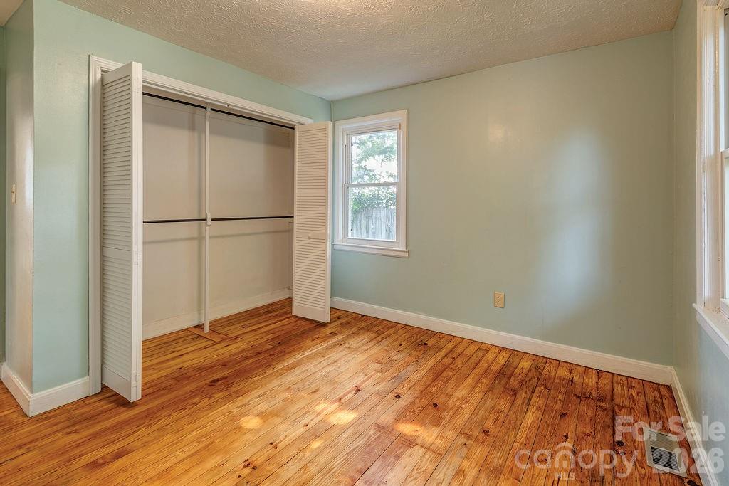 4 La Rue Street — Asheville