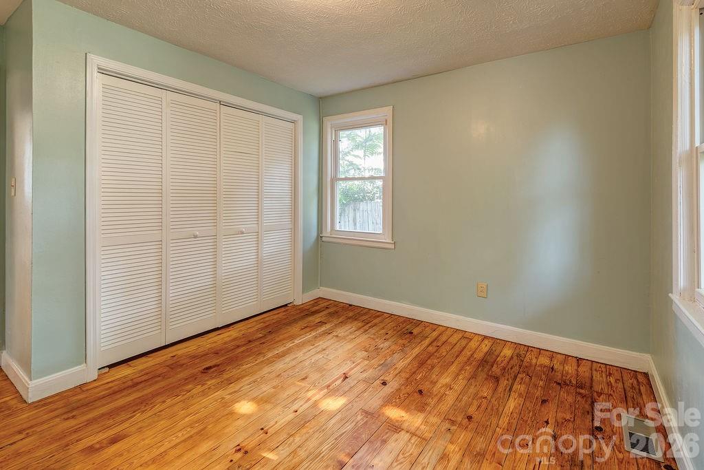 4 La Rue Street — Asheville