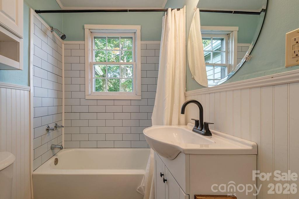 4 La Rue Street — Asheville