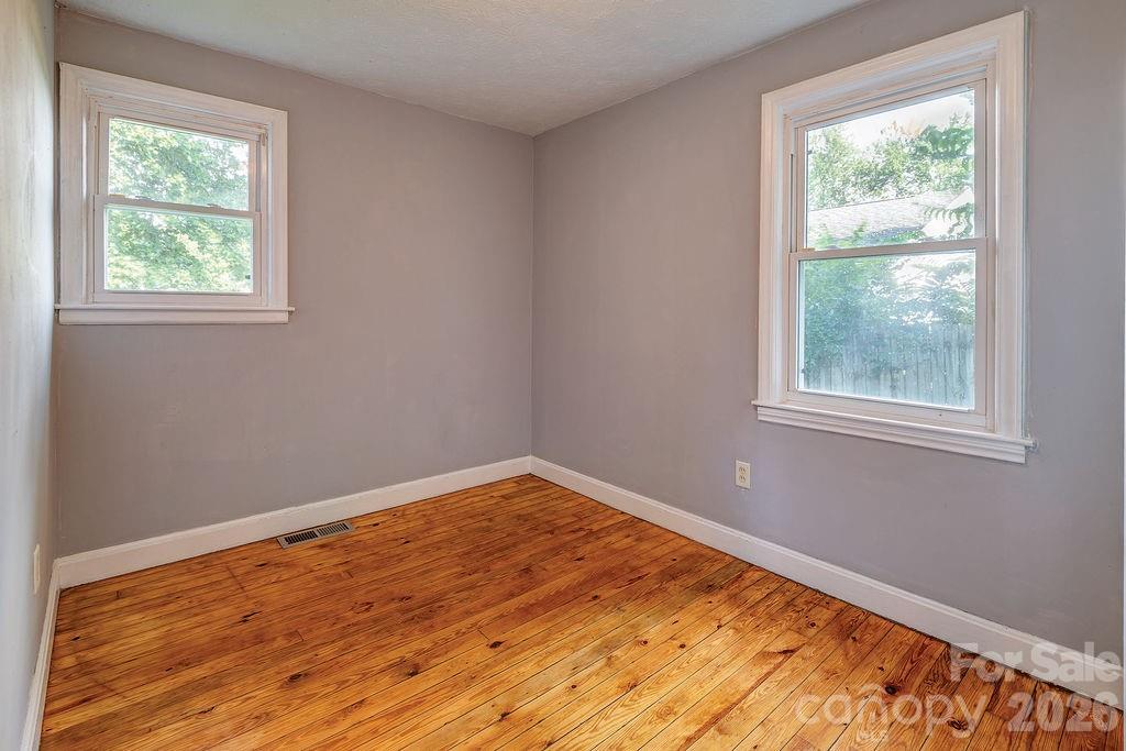 4 La Rue Street — Asheville
