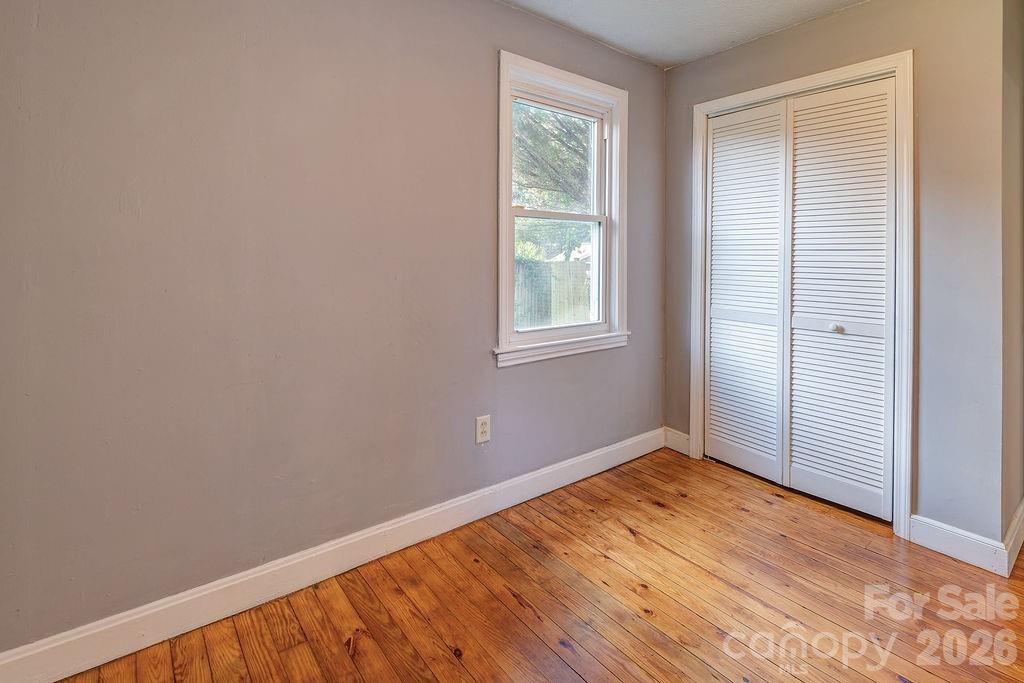 4 La Rue Street — Asheville