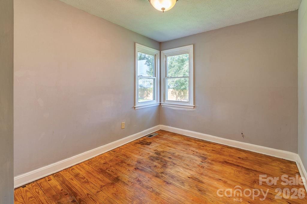 4 La Rue Street — Asheville