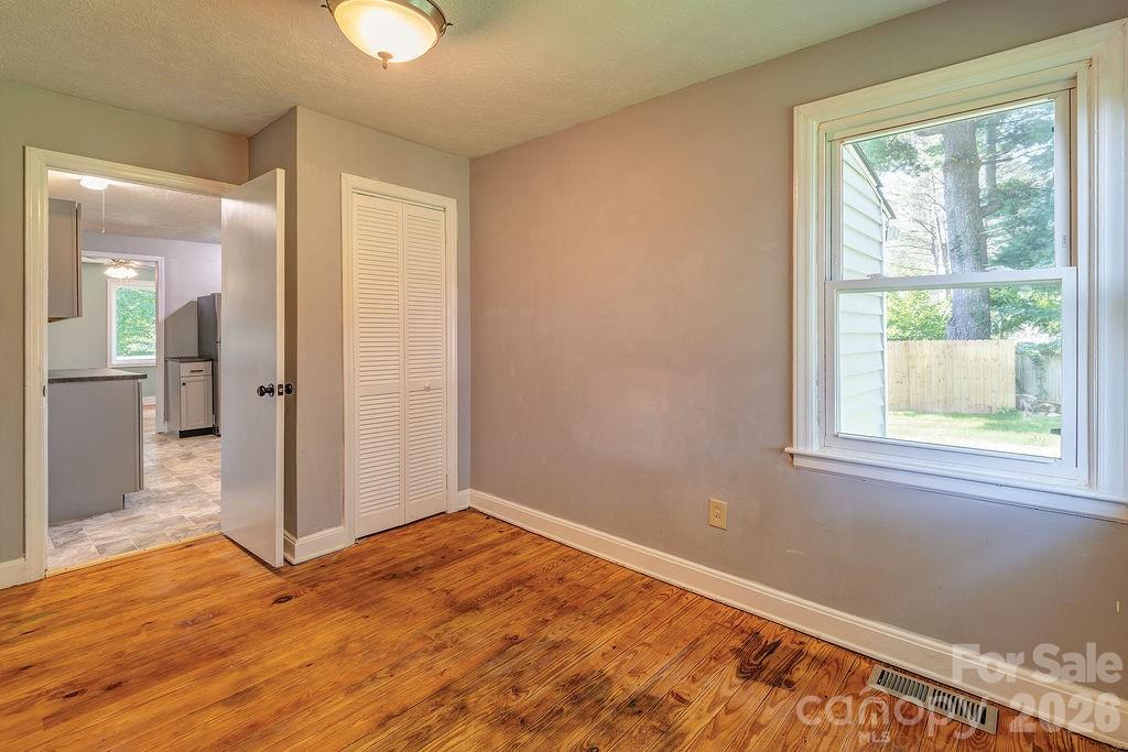 4 La Rue Street — Asheville